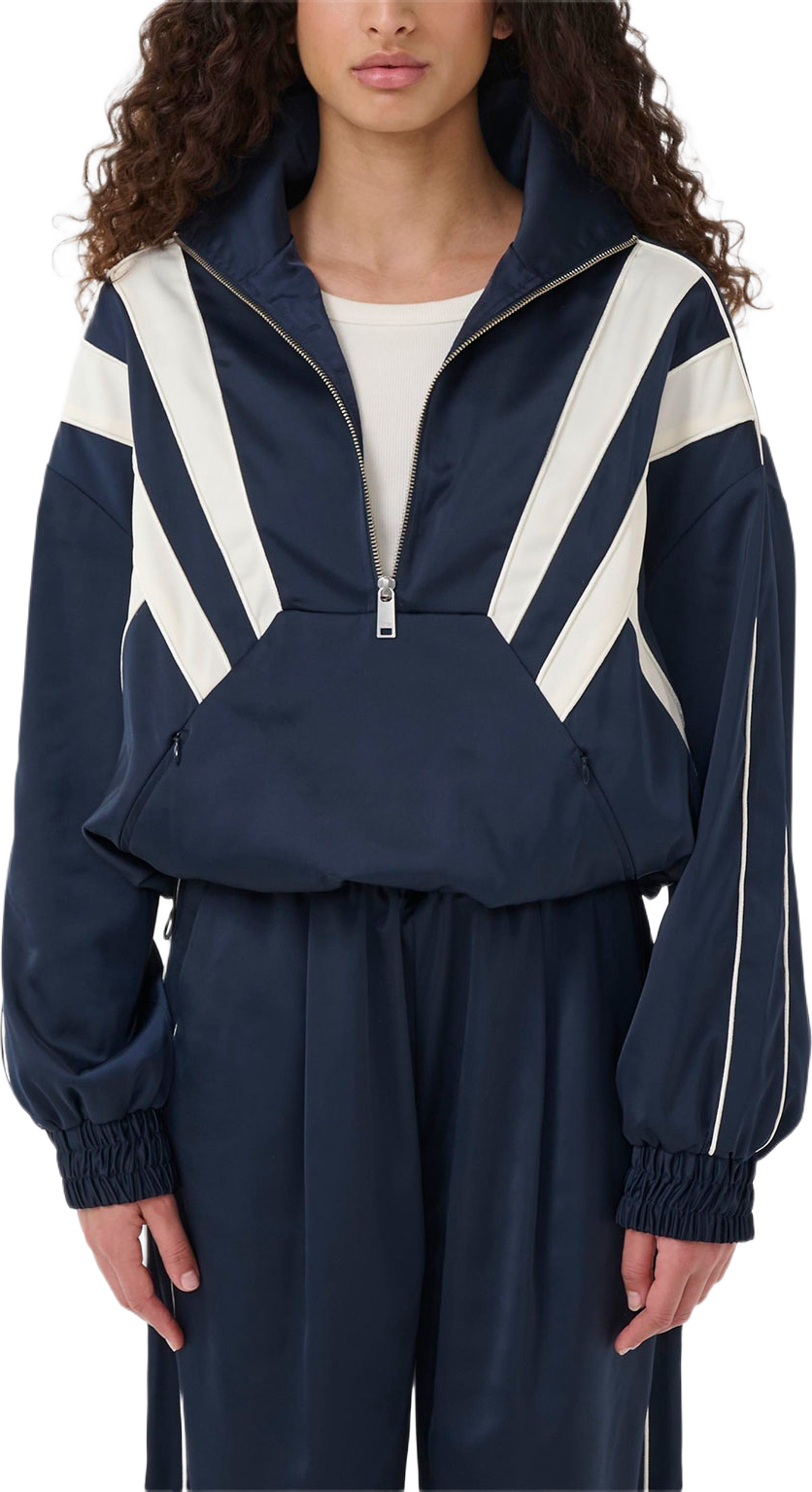 GZbicca anorak, från Gestuz, i färgen Sky Captain. Klicka för att öppna bilden i stort format