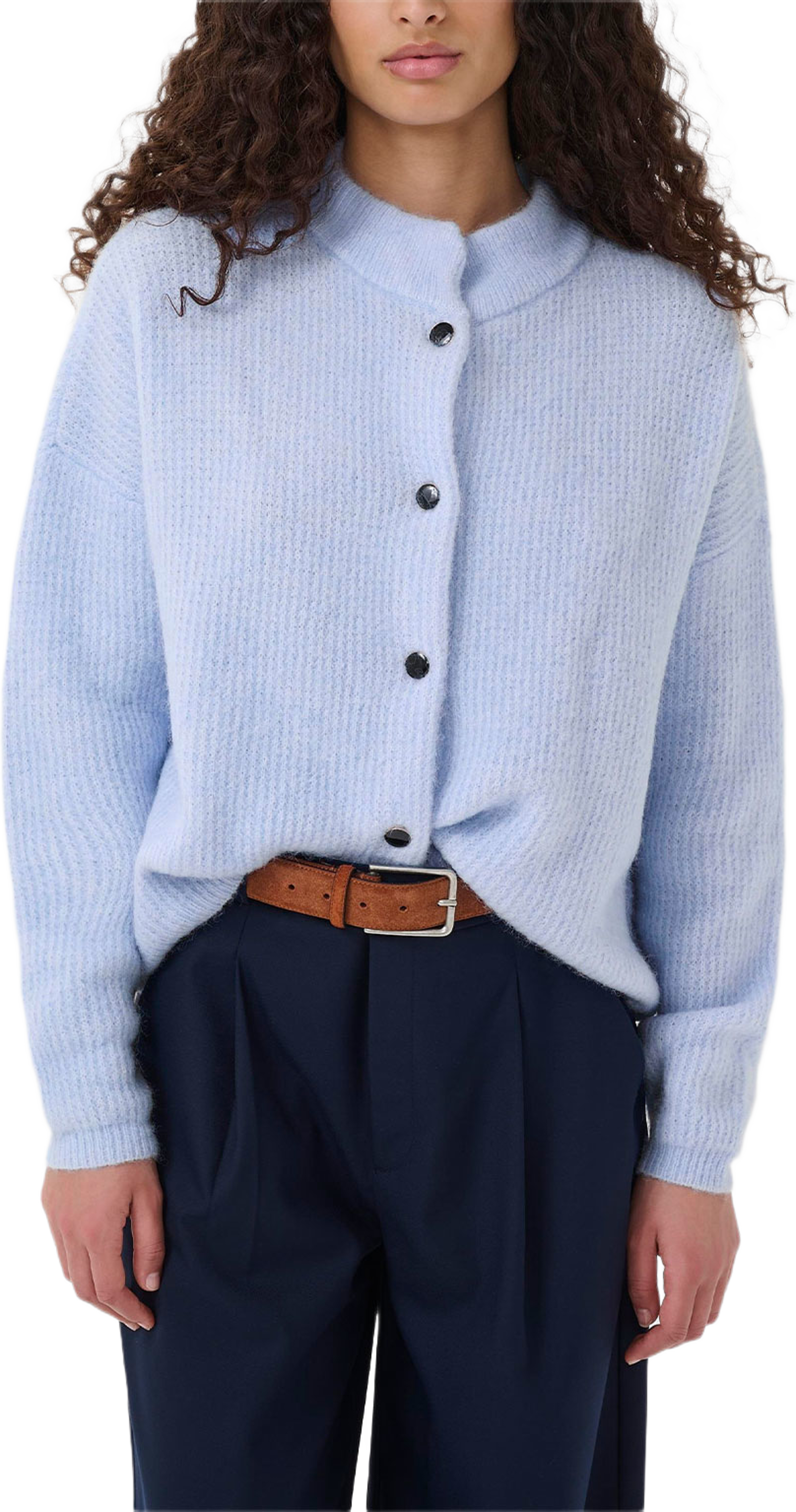 AlphaGZ Short Cardigan, från Gestuz, i färgen Centaurea Mélange. Klicka för att öppna bilden i stort format