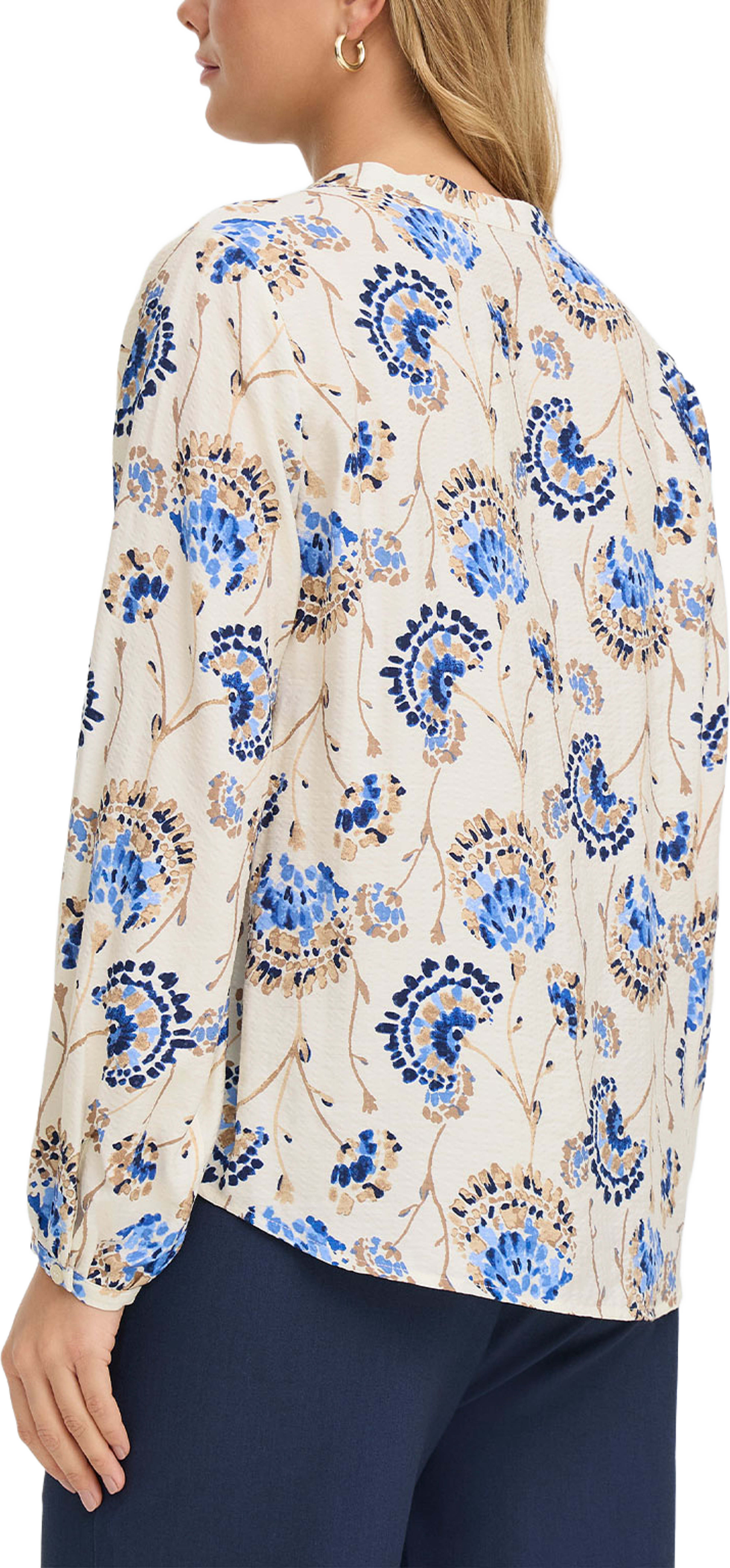 FRKALIA SH 1, från Fransa, i färgen Whisper White Floral. Klicka för att öppna bilden i stort format