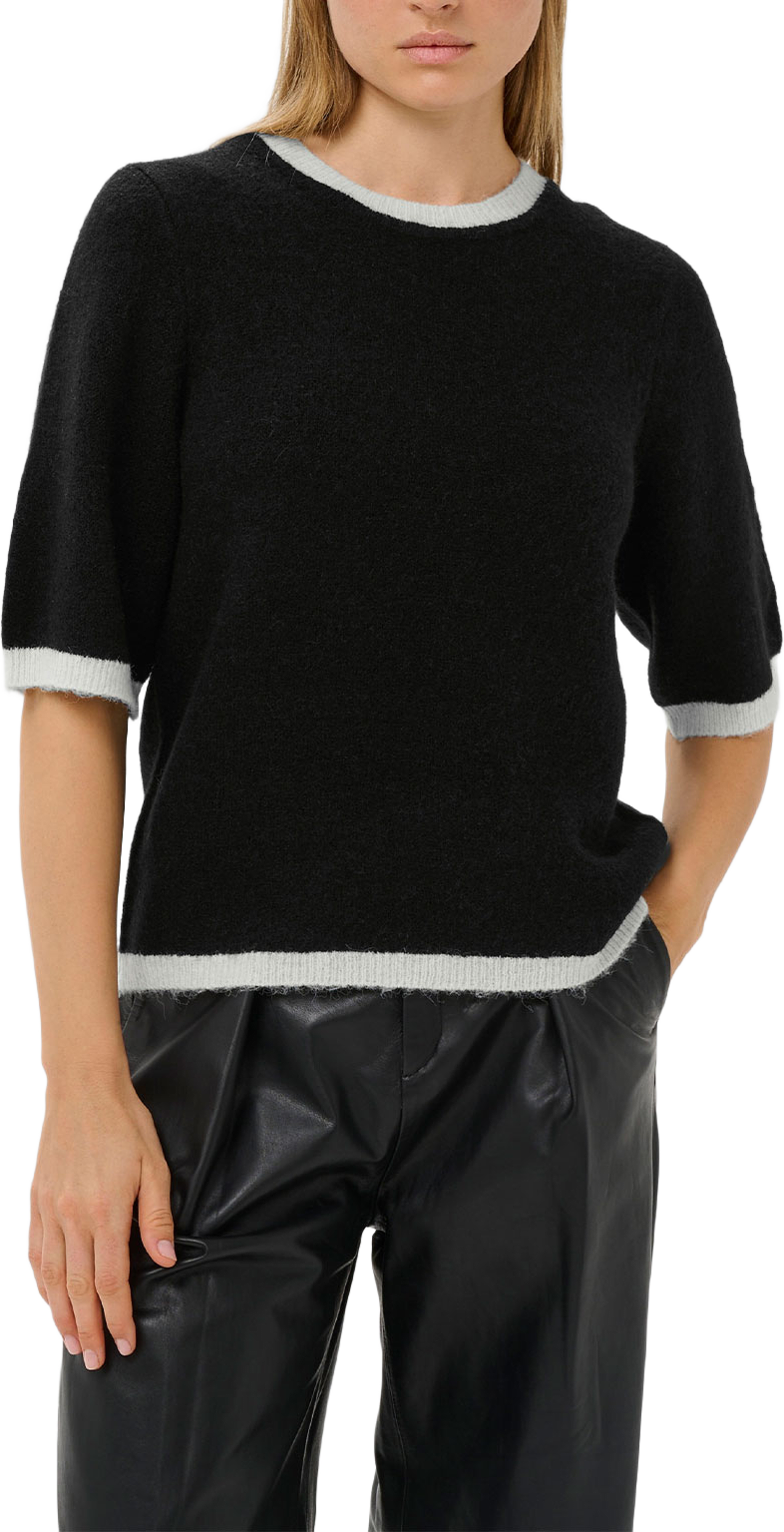 HarrietIW SS Pullover, från Inwear, i färgen Black / Whisper White. Klicka för att öppna bilden i stort format