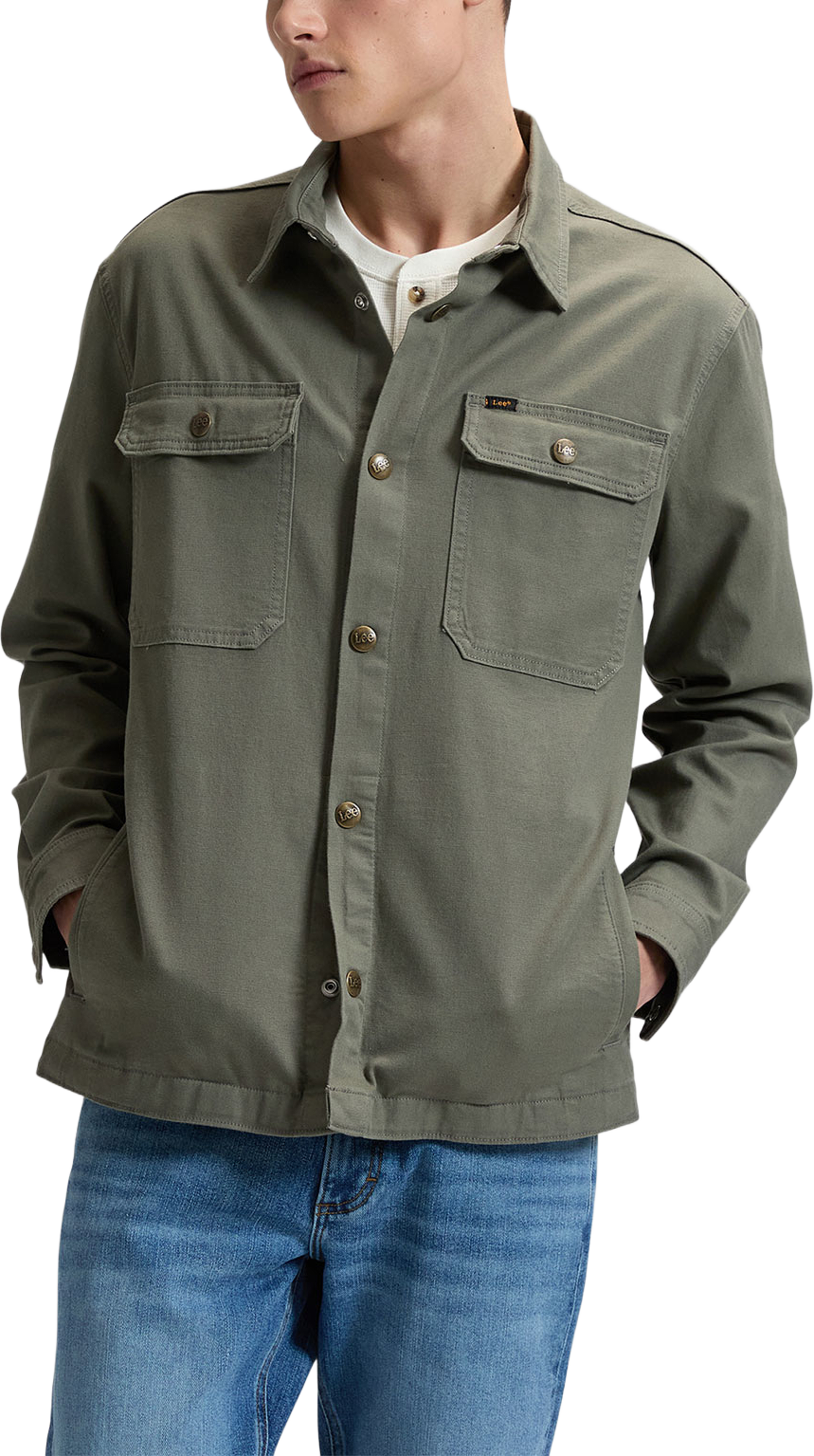 2 Pocket Overshirt, från Lee, i färgen Lichen Olive. Klicka för att öppna bilden i stort format