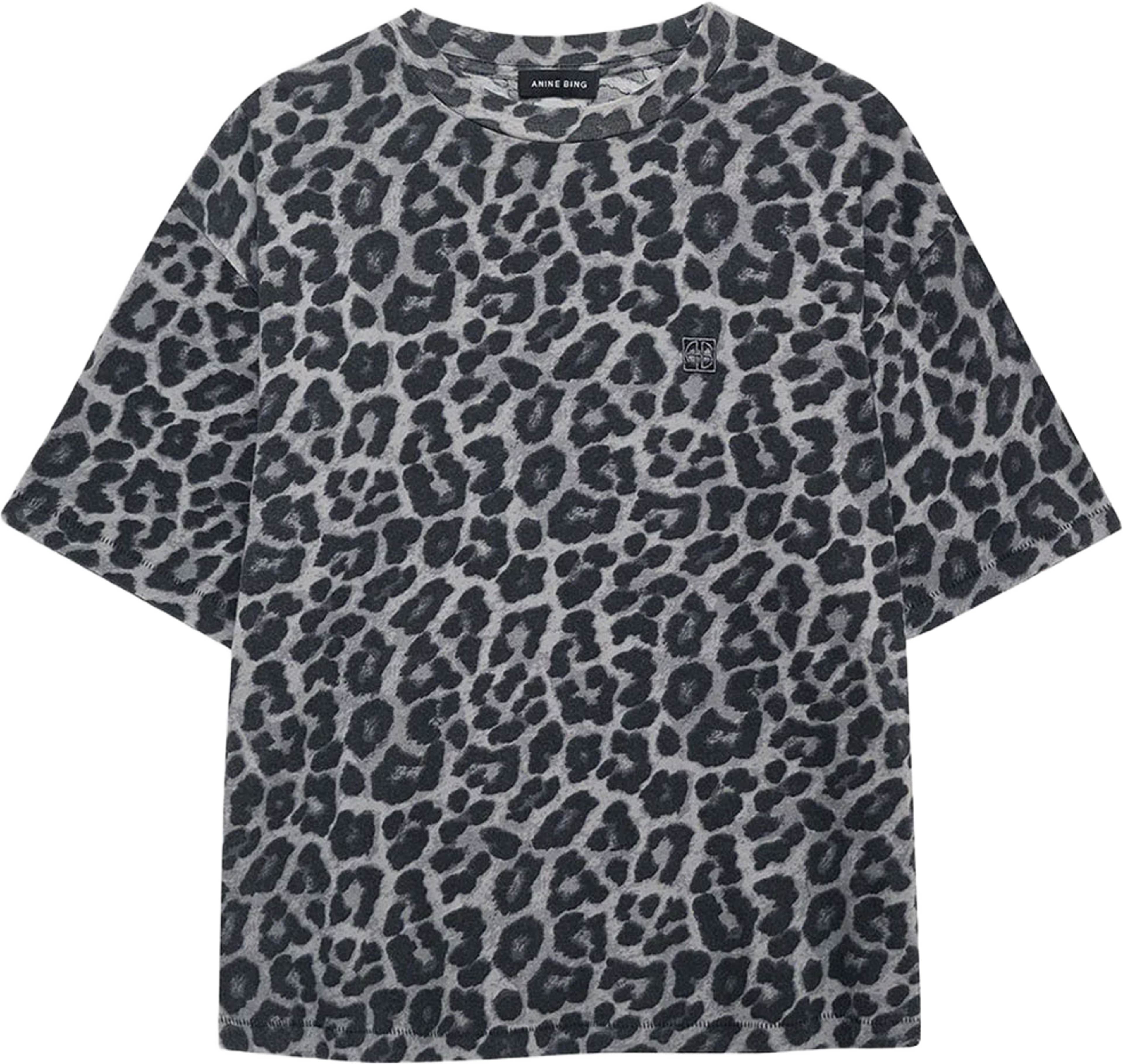 Cohen Tee, från Anine Bing, i färgen Grey Leopard. Klicka för att öppna bilden i stort format
