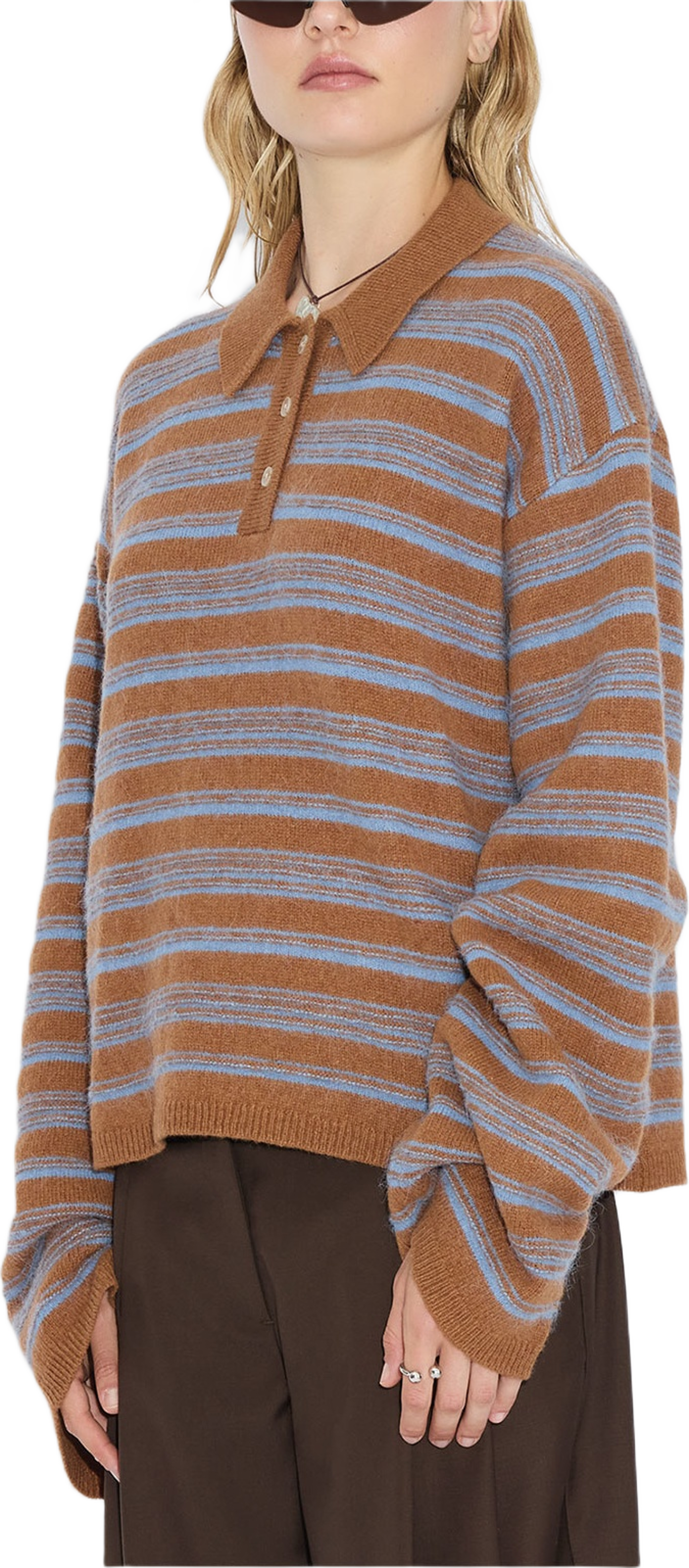 Olivia Wool Polo, från Holzweiler, i färgen Brown Stripe.