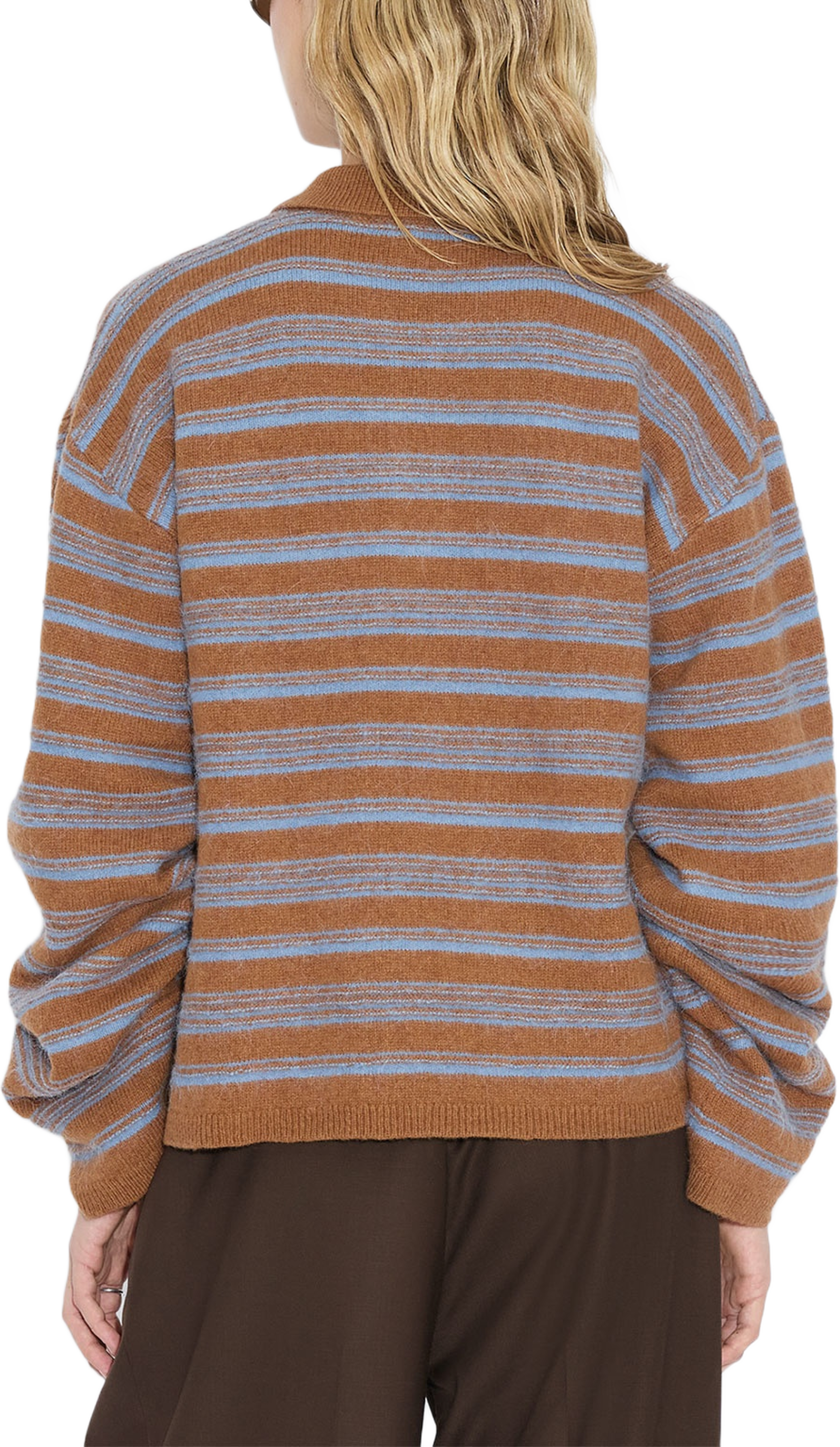 Olivia Wool Polo, från Holzweiler, i färgen Brown Stripe.