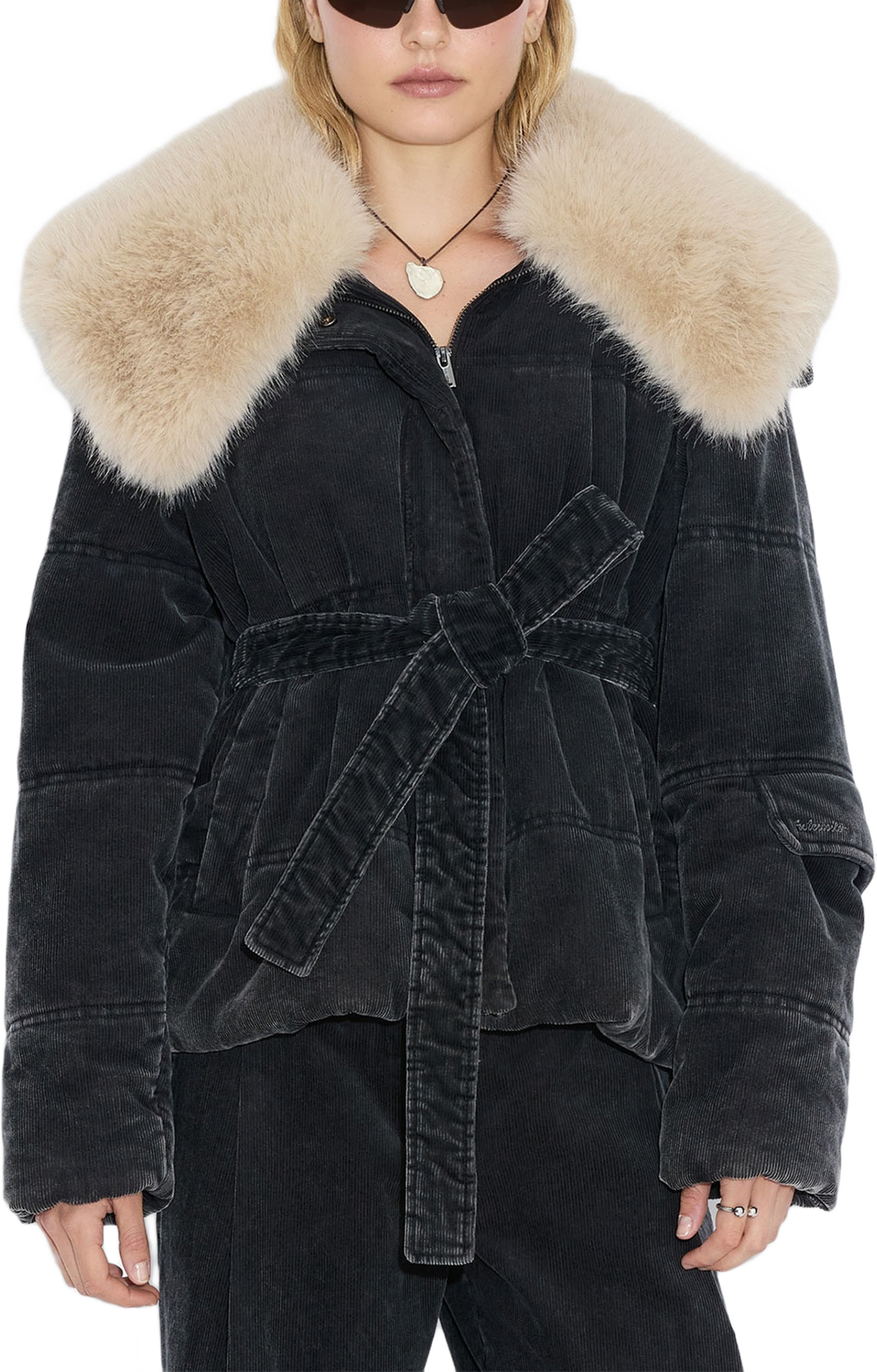 Steilia Corduroy Jacket, från Holzweiler, i färgen Black.