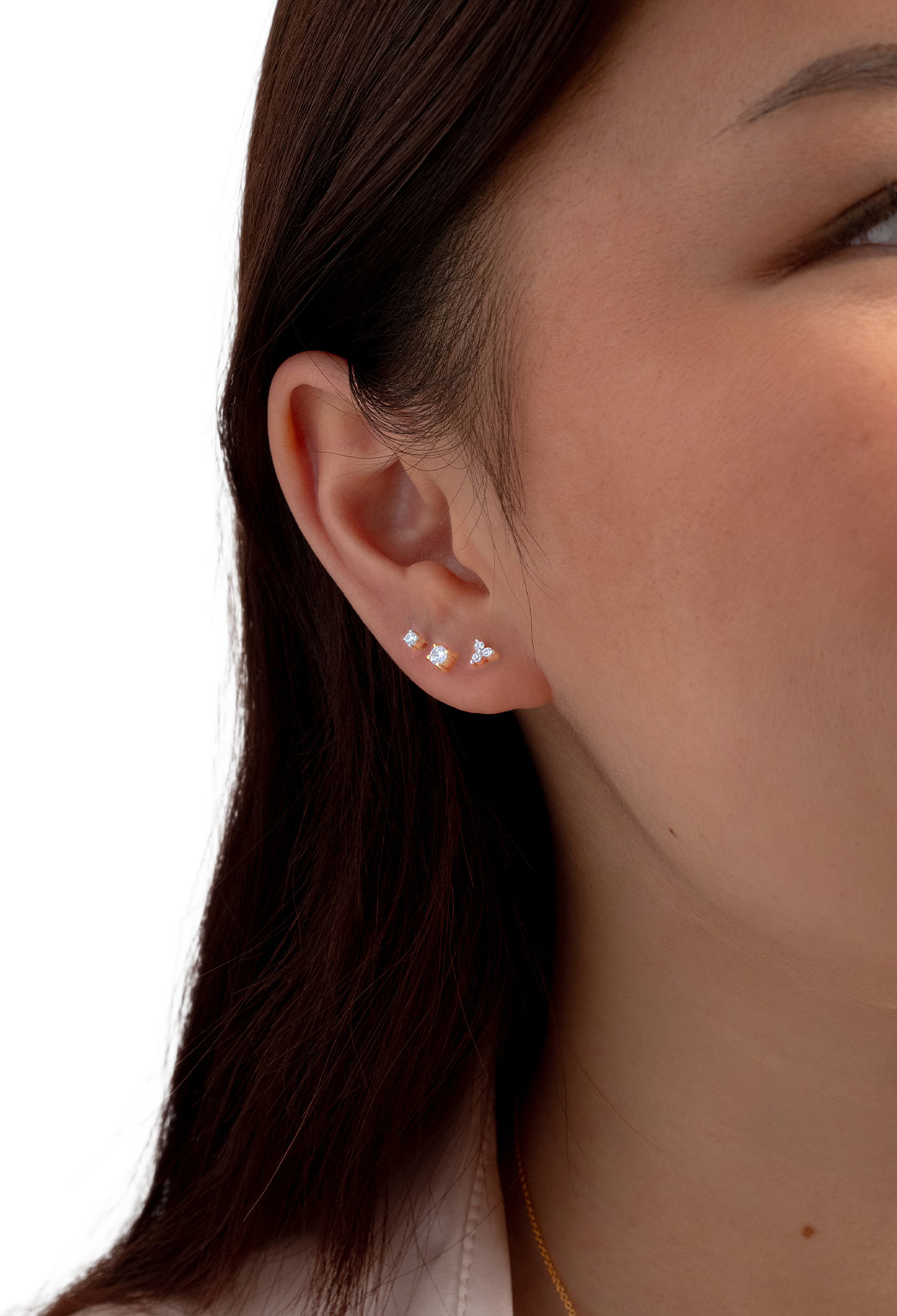 Celestia Triple Stone Studs Gold, från Syster P, i färgen Gold. Klicka för att öppna bilden i stort format