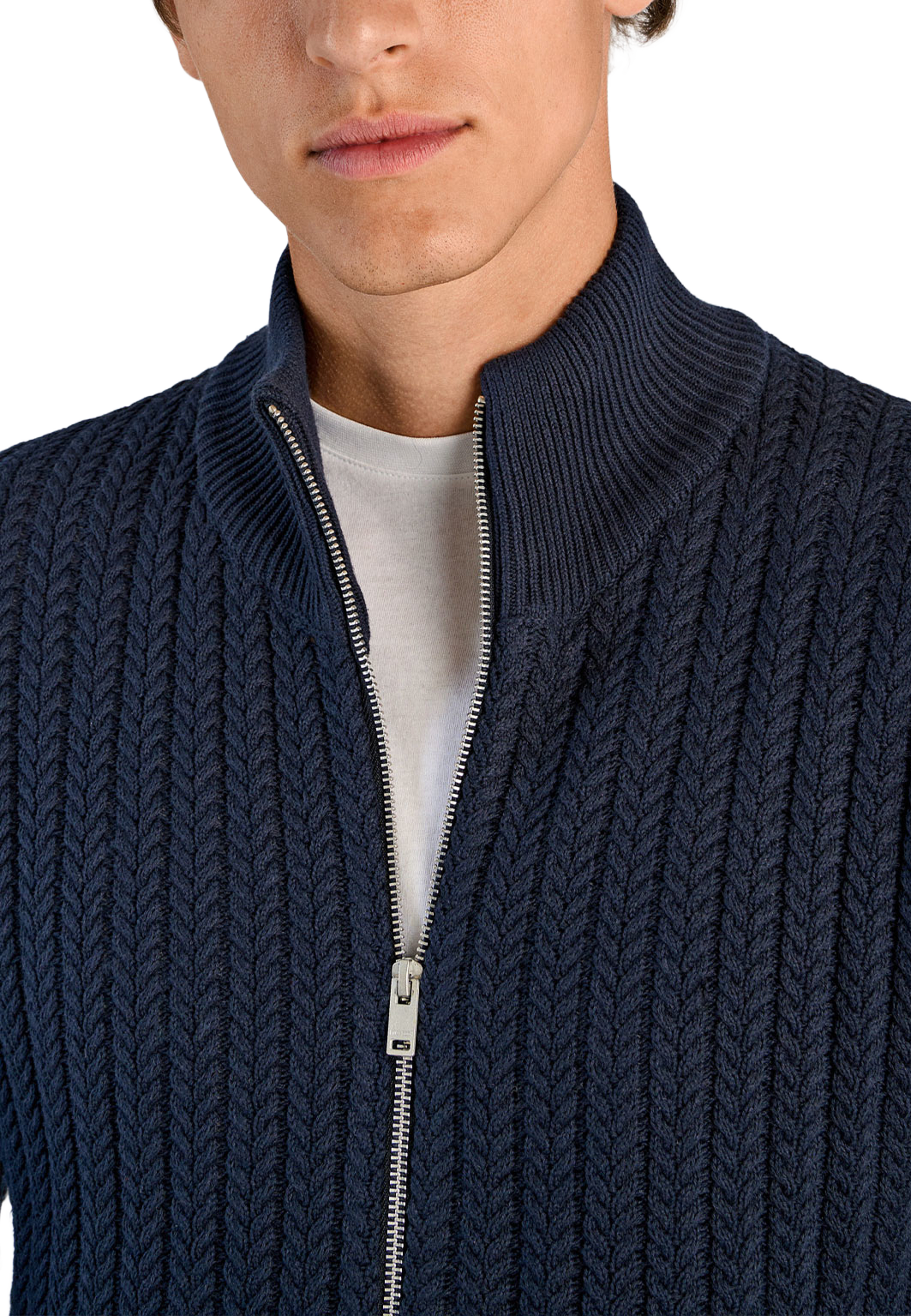 Lindbergh Recycle cabel knit zip cardigan Knit, från Lindbergh, i färgen Navy. Klicka för att öppna bilden i stort format