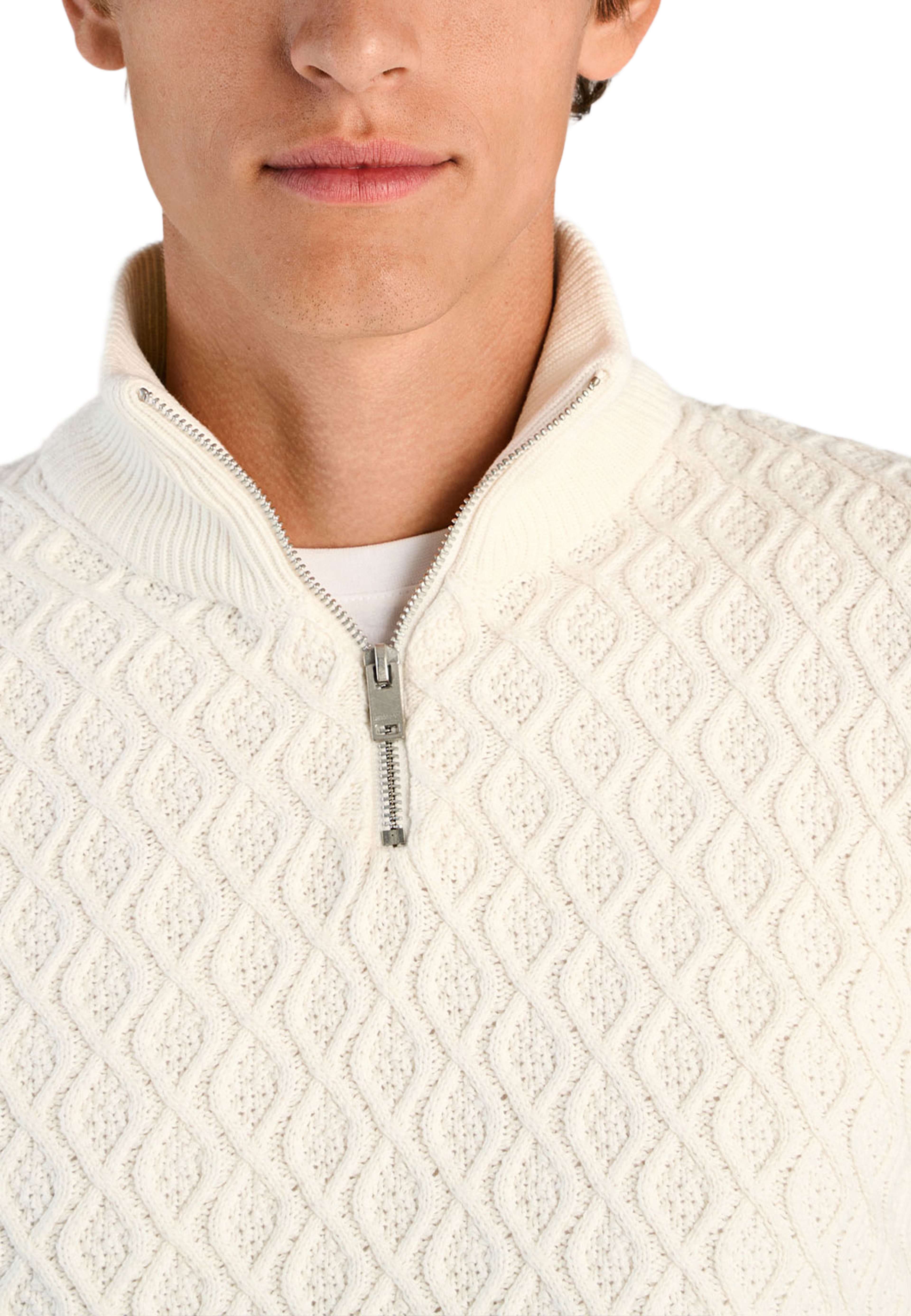 Lindbergh Recycle structure half zip Knit, från Lindbergh, i färgen Off White. Klicka för att öppna bilden i stort format