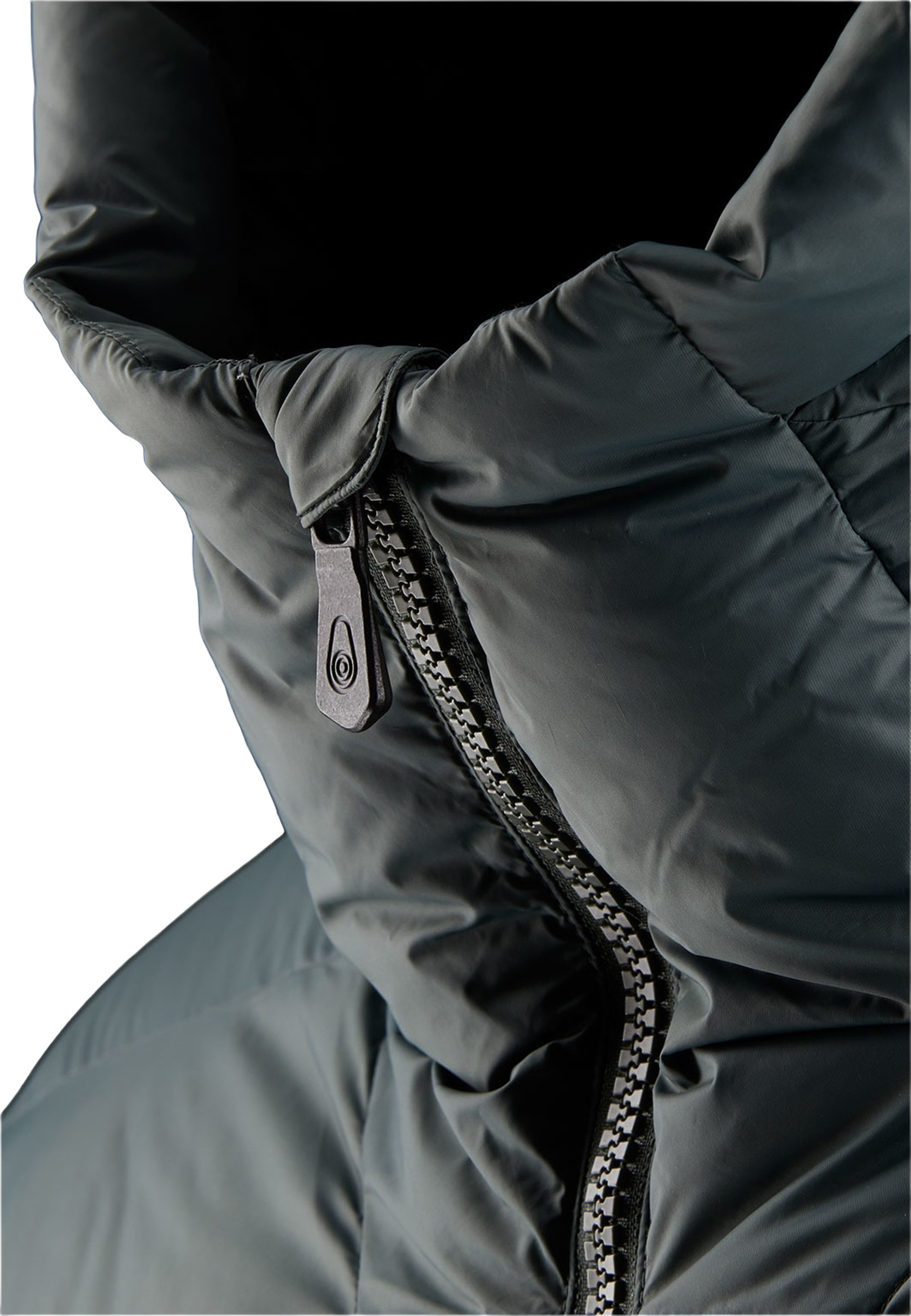 Cloud Down Parka, från Sail Racing, i färgen Aurora Green.