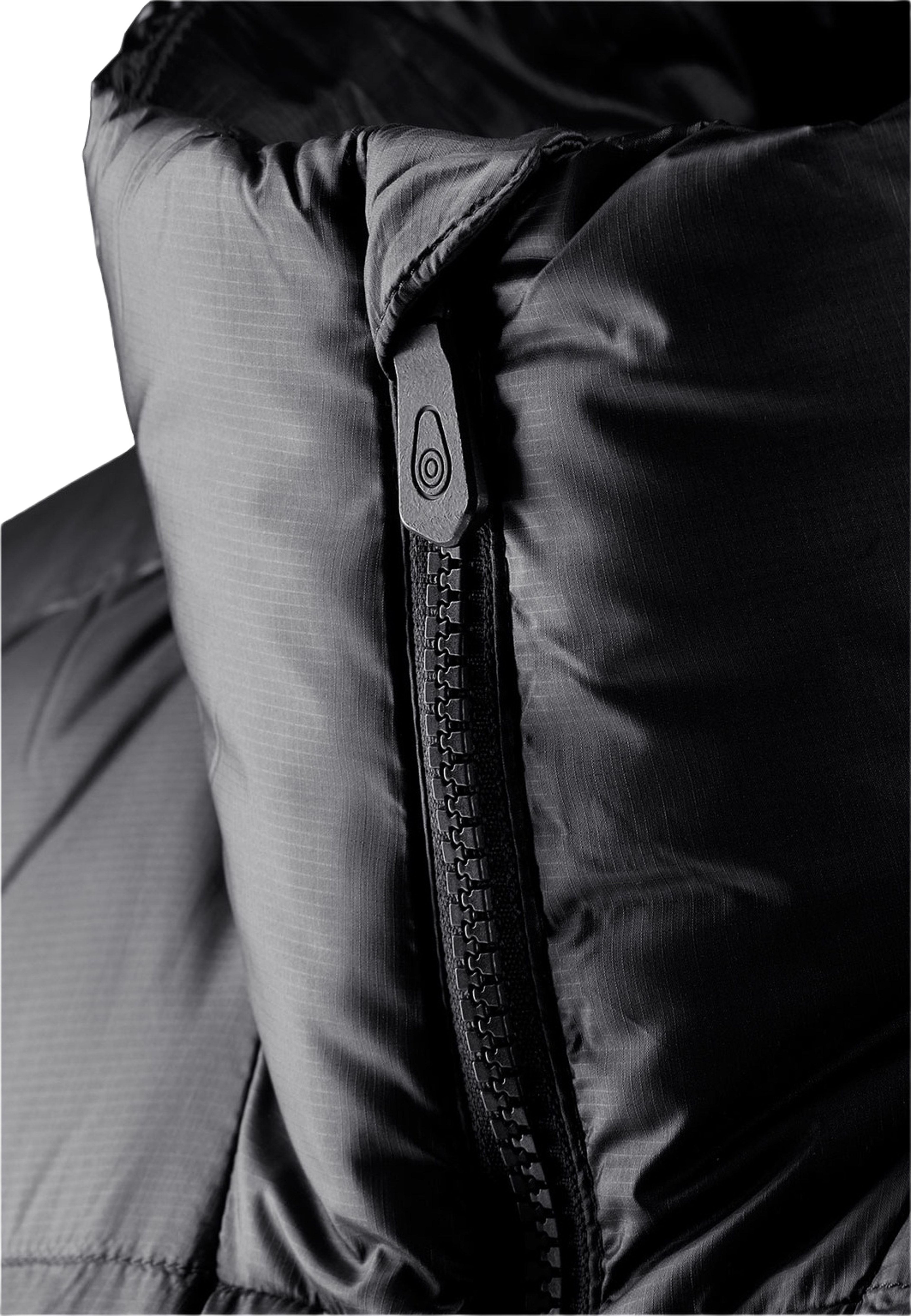 Cloud Down Vest, från Sail Racing, i färgen Carbon.