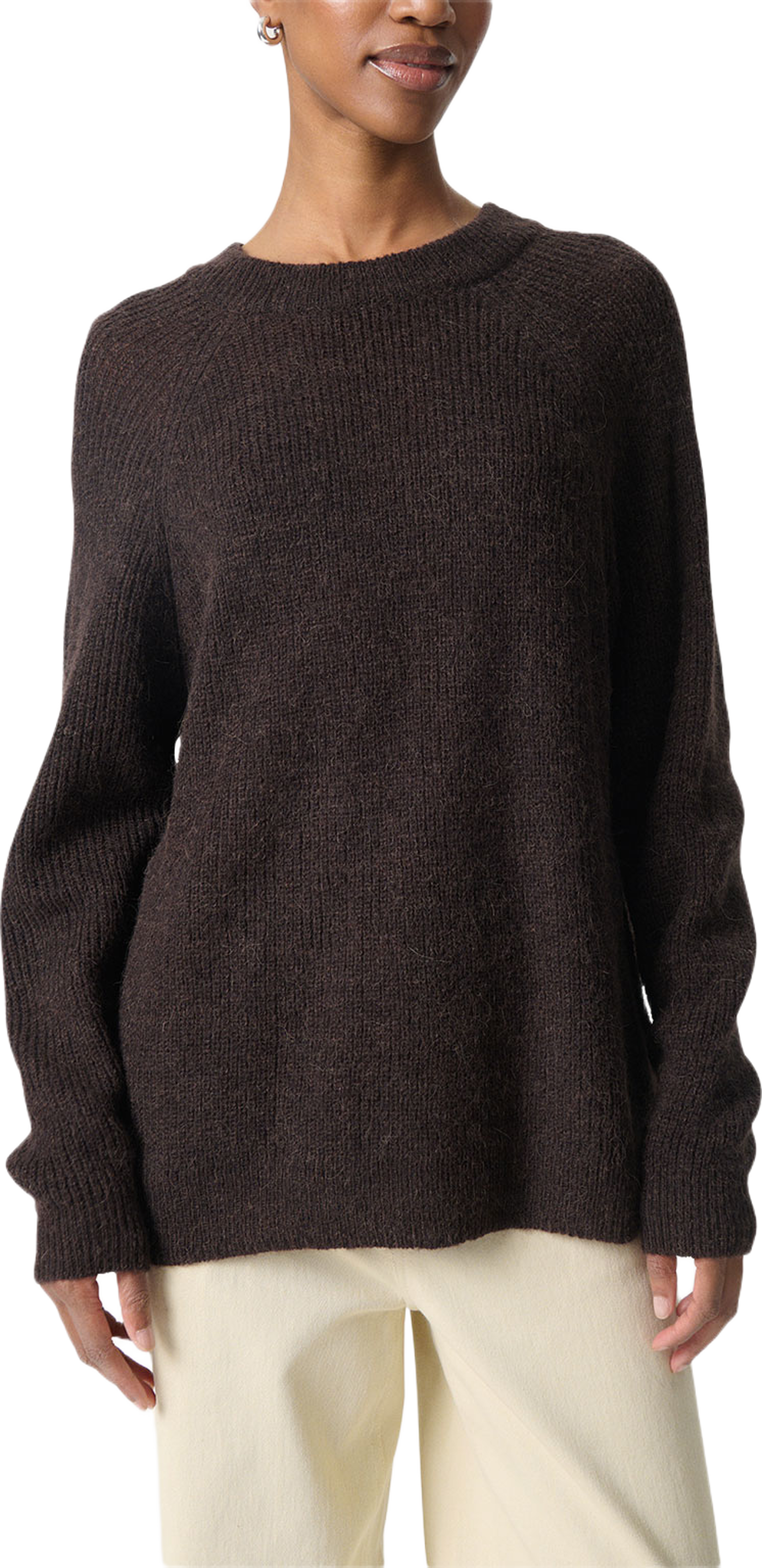 Tuesday Raglan Pullover, från Soaked In Luxury, i färgen Chocolate Torte. Klicka för att öppna bilden i stort format