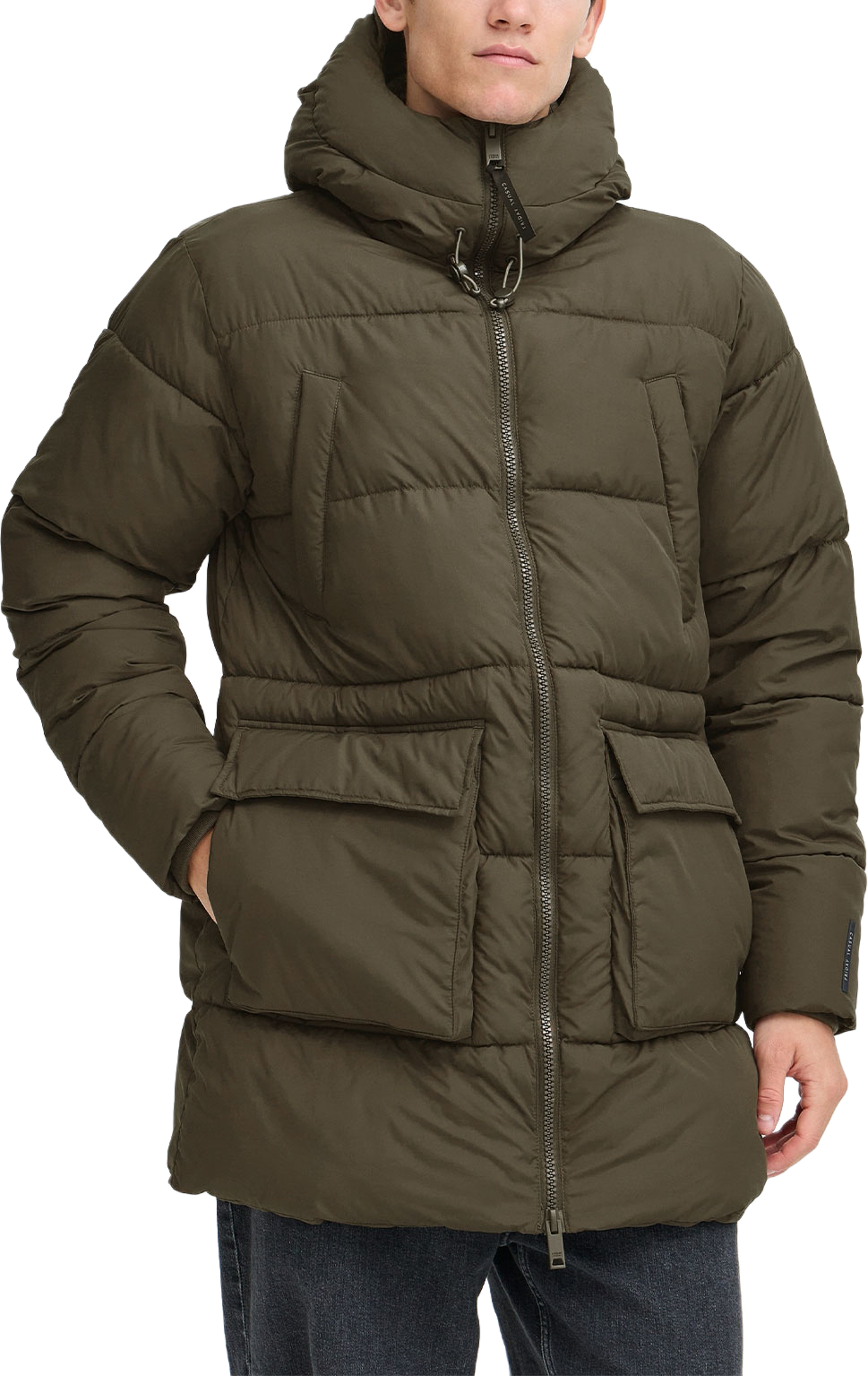 Cfnewton Puffer Jacket Long, från Casual Friday, i färgen Black Olive.
