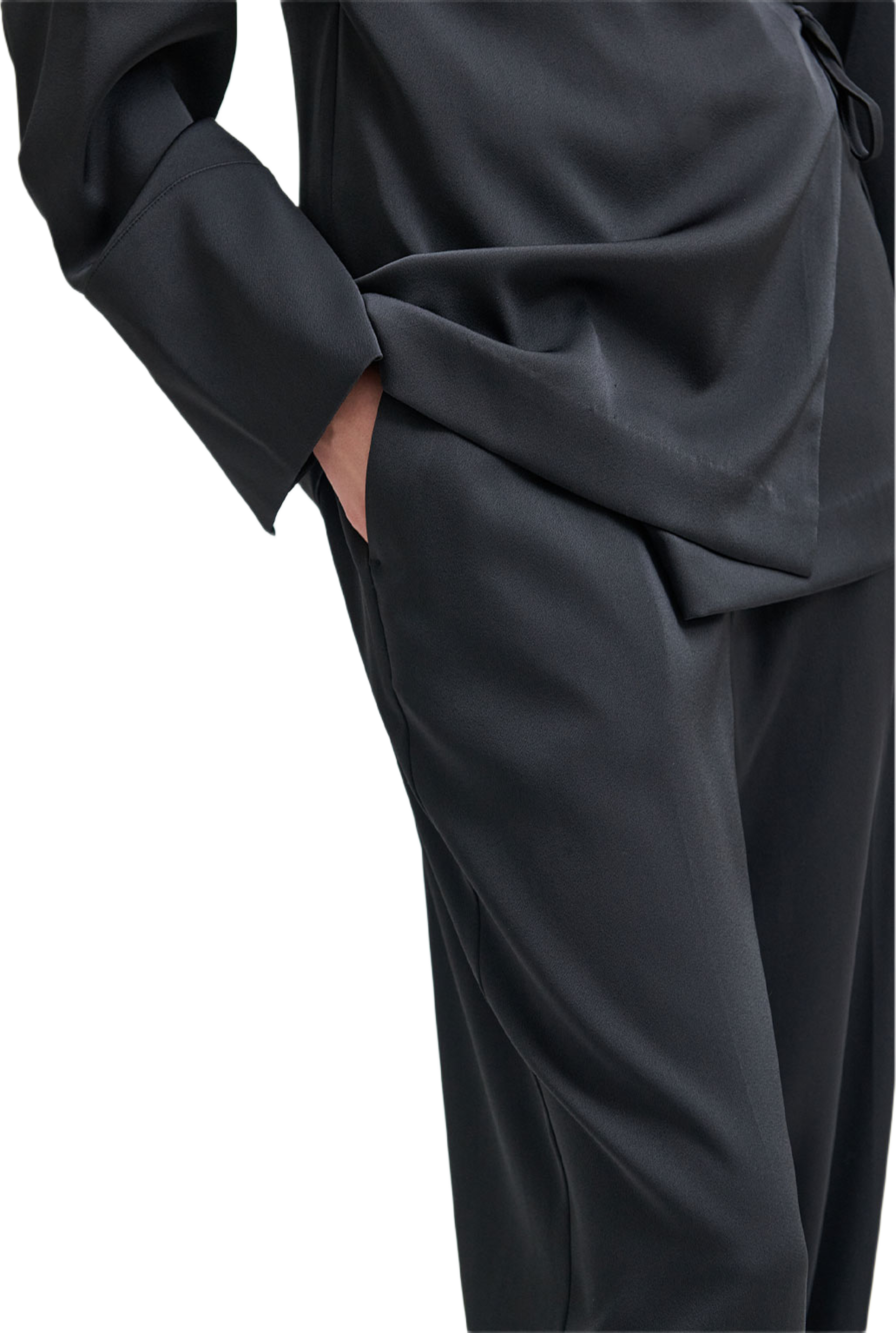 Glari Trousers, från Second Female, i färgen Black Sand. Klicka för att öppna bilden i stort format