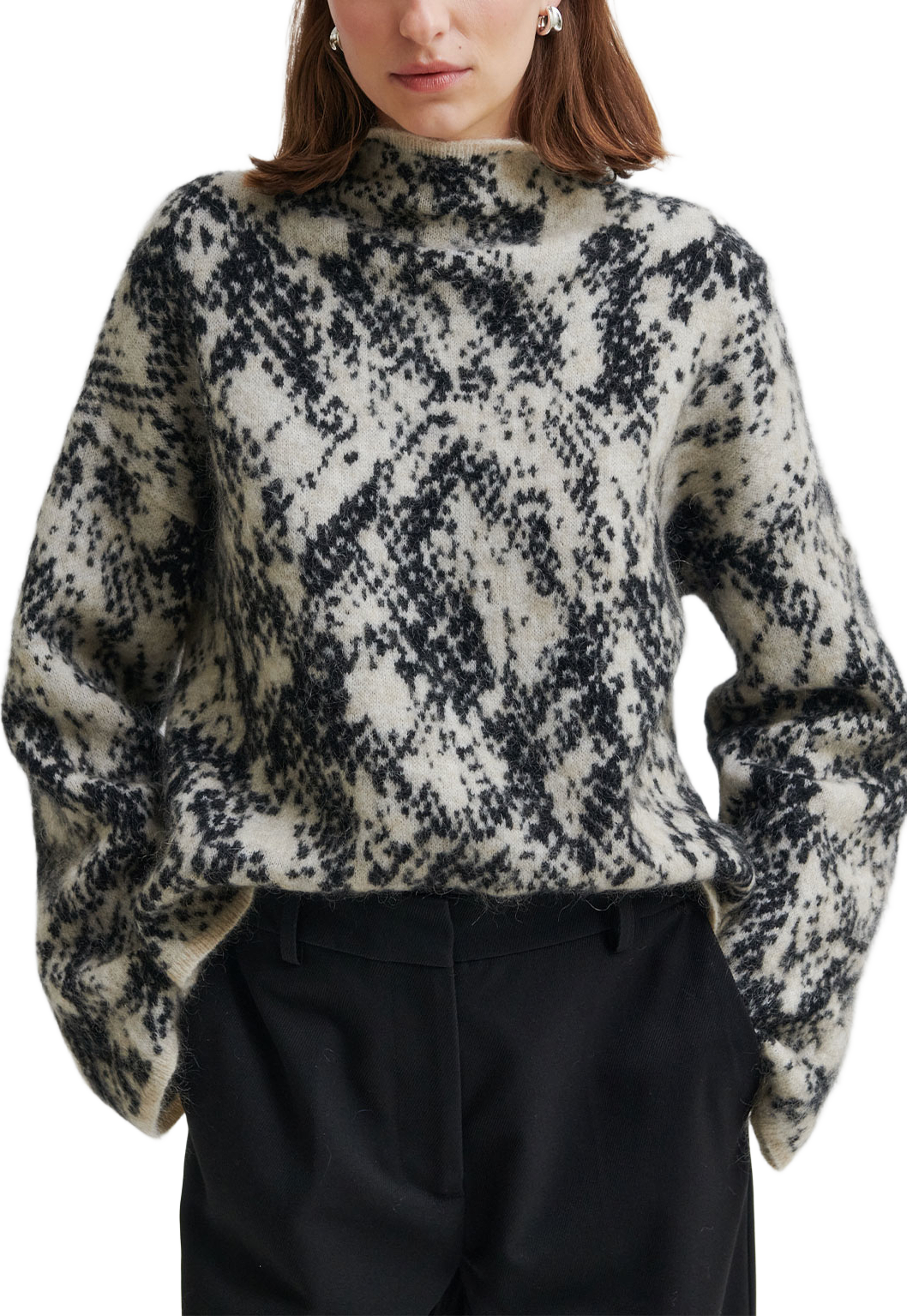 Sway Knit T-Neck, från Second Female, i färgen Brazilian Sand. Klicka för att öppna bilden i stort format