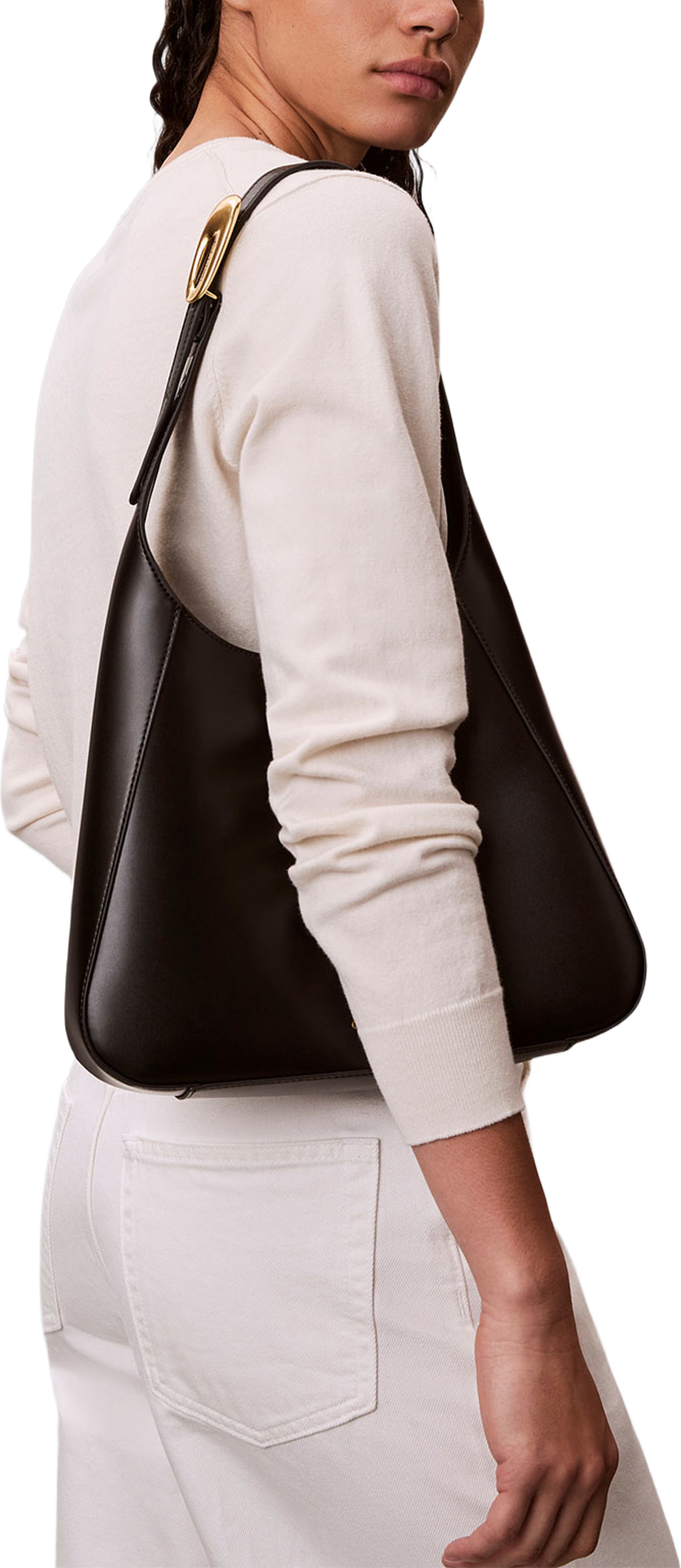 Engraved Medium Shoulder Bag, från Calvin Klein, i färgen Black/ Tumbled Deep Gold. Klicka för att öppna bilden i stort format