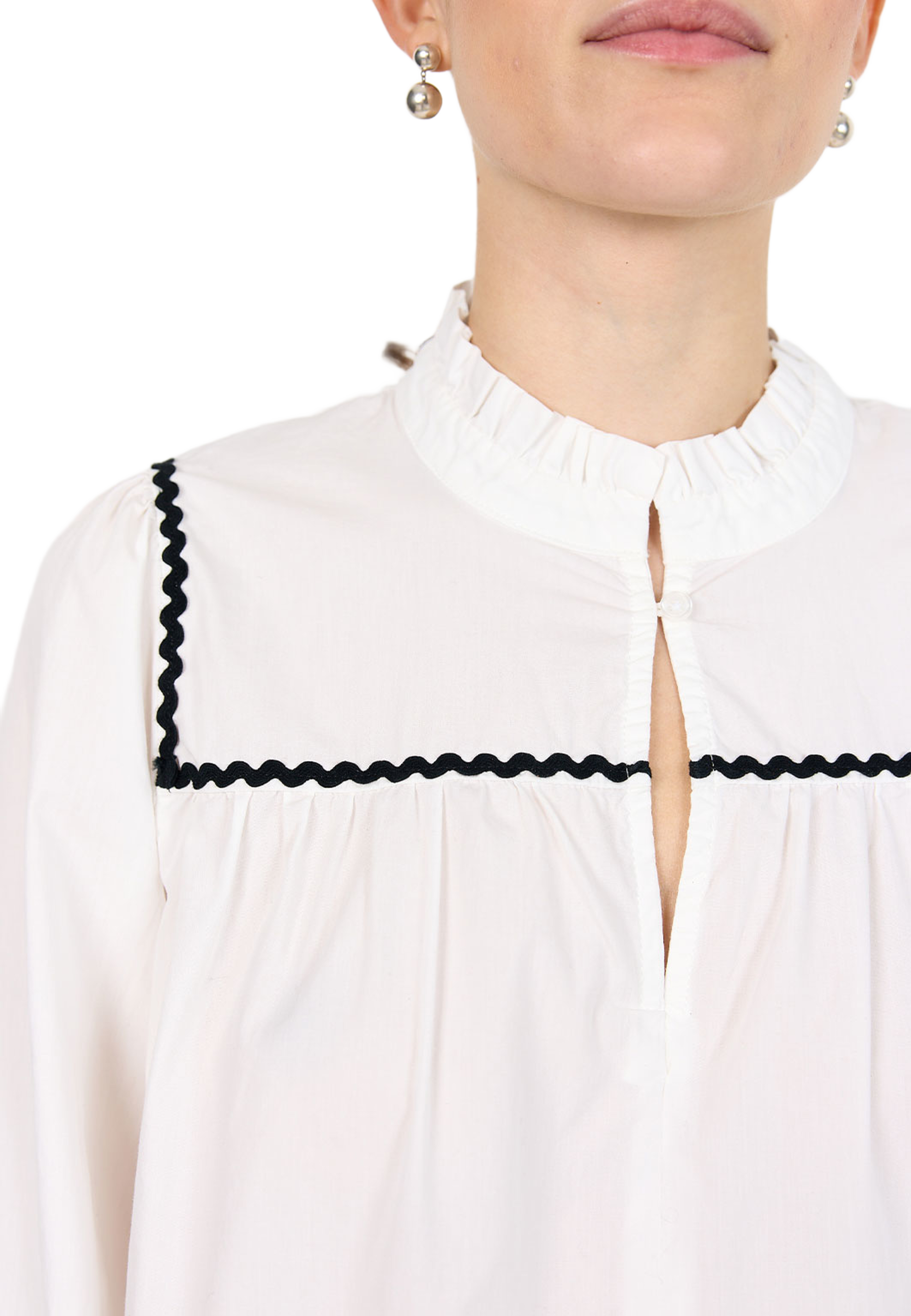 Lr-otto 2 blouse, från Leveté Room, i färgen Star White Combi. Klicka för att öppna bilden i stort format