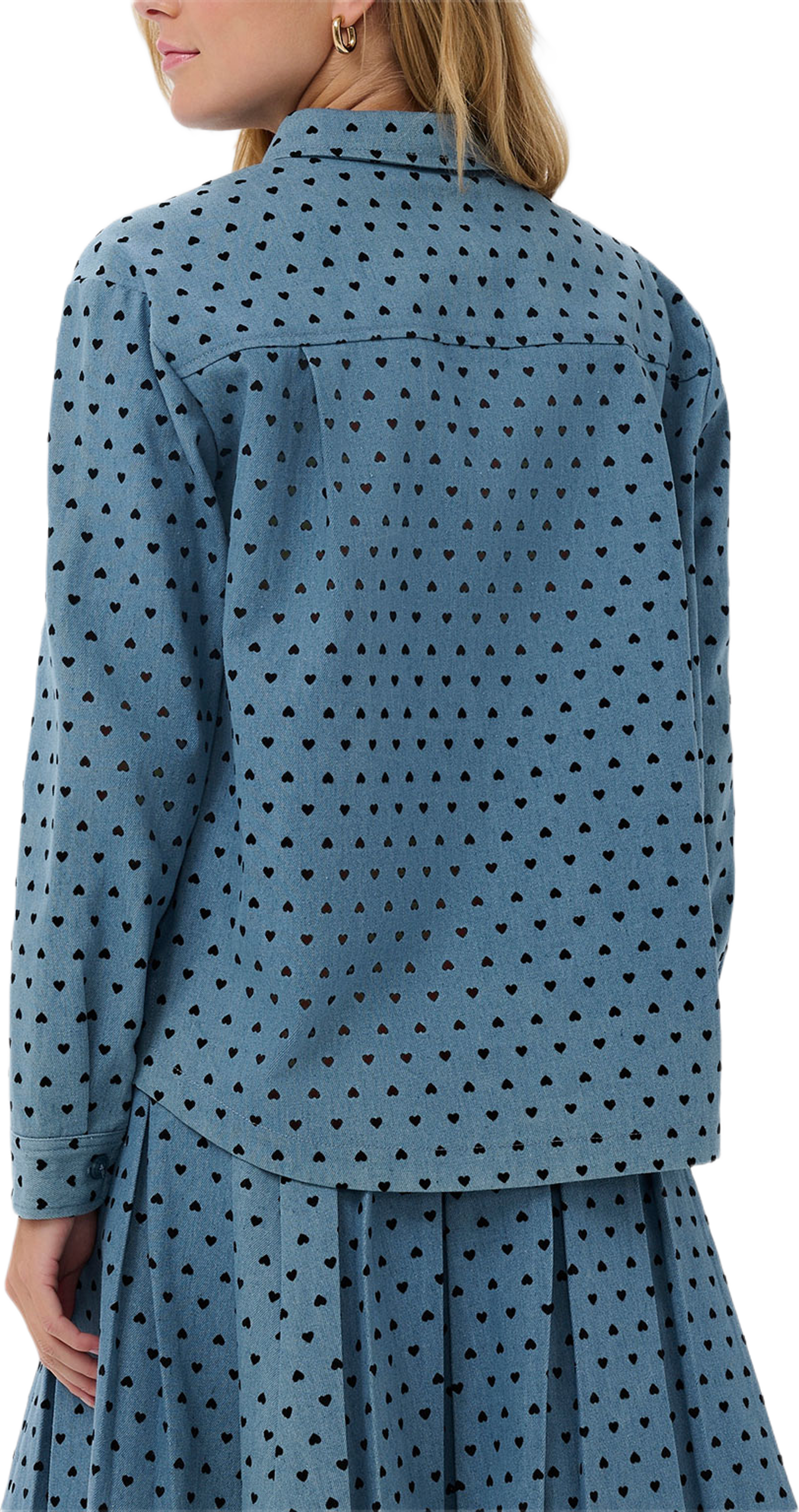 Pegina Shirt, från Saint Tropez, i färgen Black Mini Reversed Hearts. Klicka för att öppna bilden i stort format