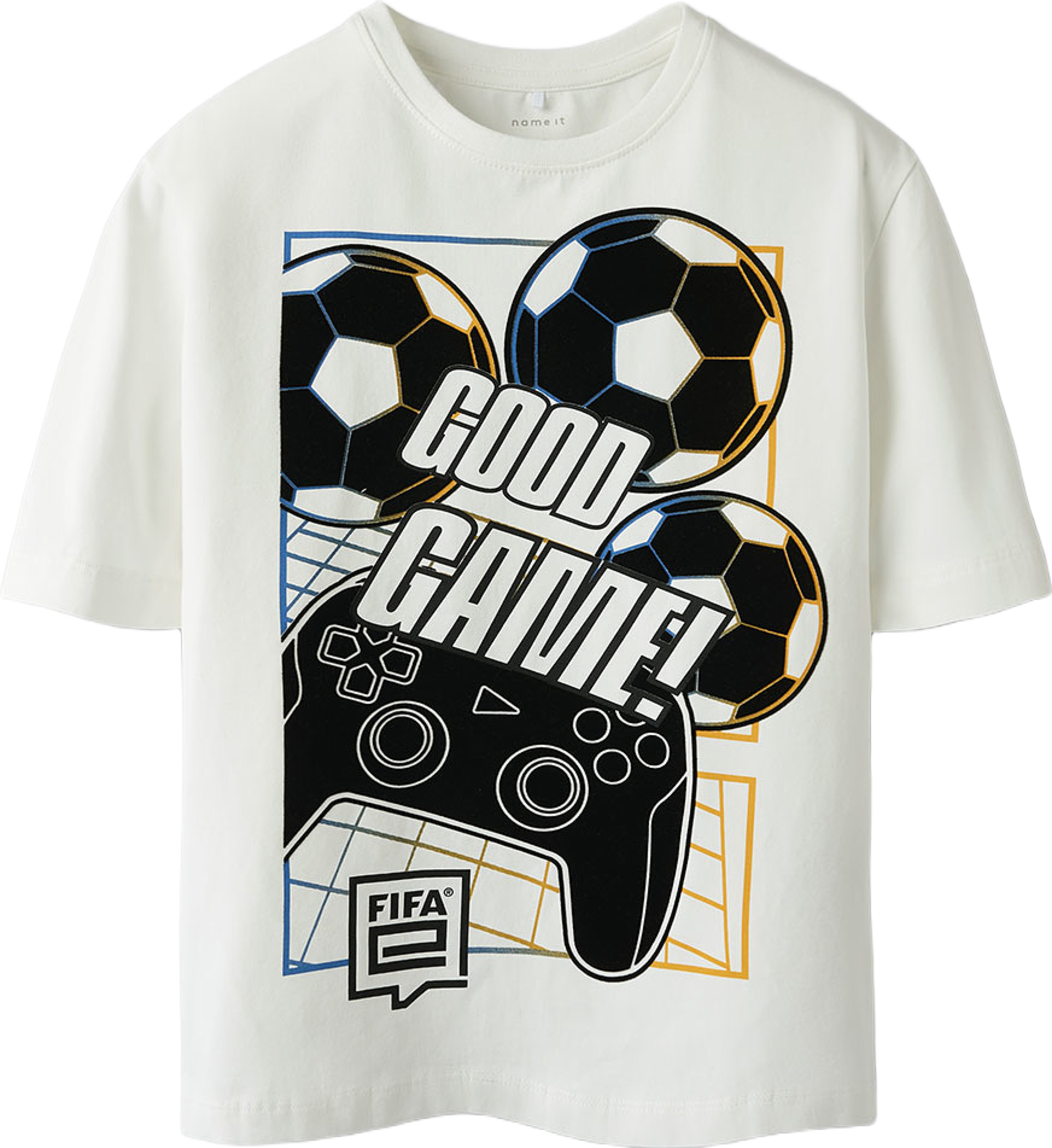 NKMOCOLA T-shirt FIFA, från Name It, i färgen Cloud Dancer. Klicka för att öppna bilden i stort format