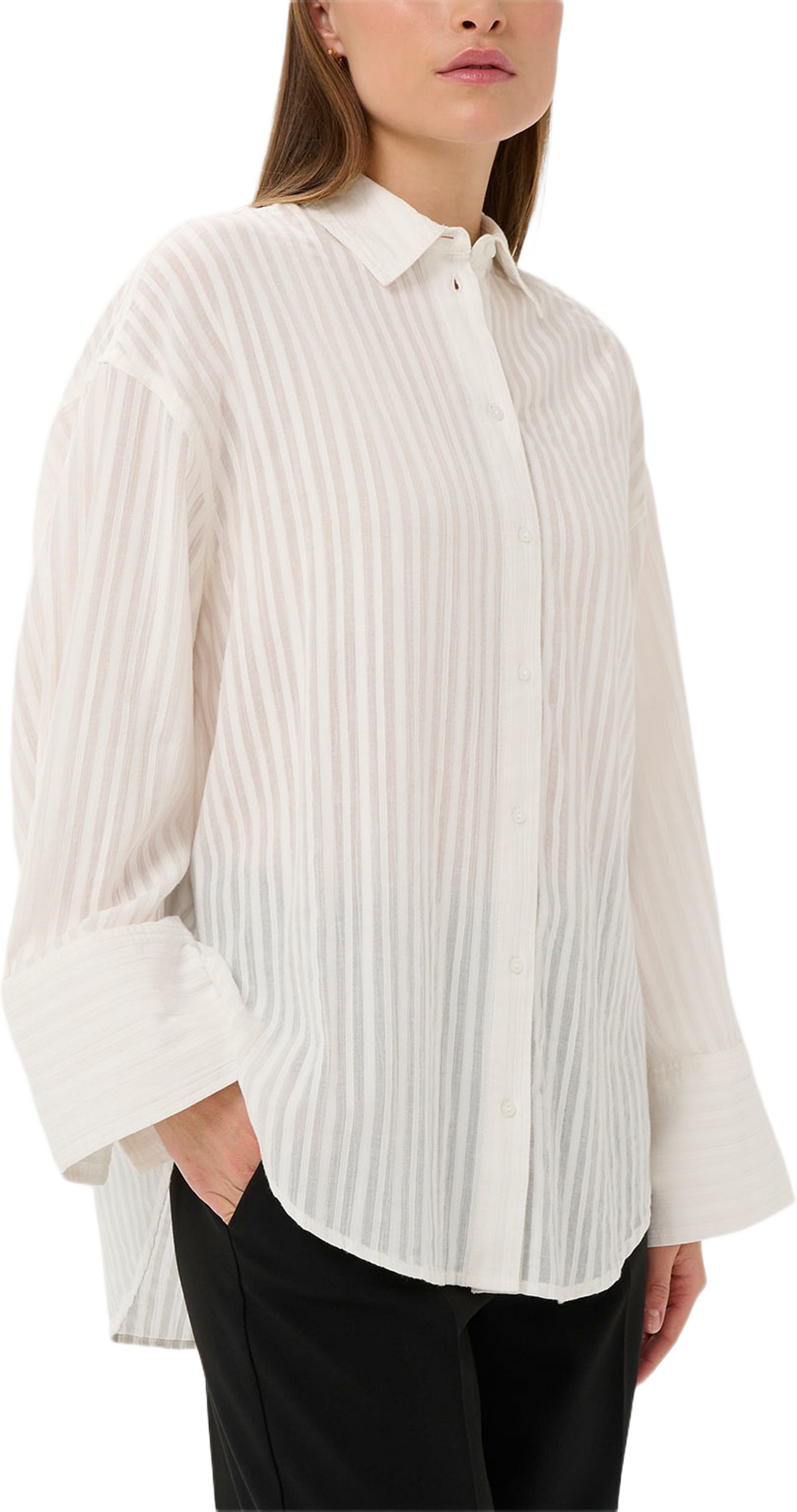 SLBianca Shirt LS, från Soaked In Luxury, i färgen Broken White. Klicka för att öppna bilden i stort format