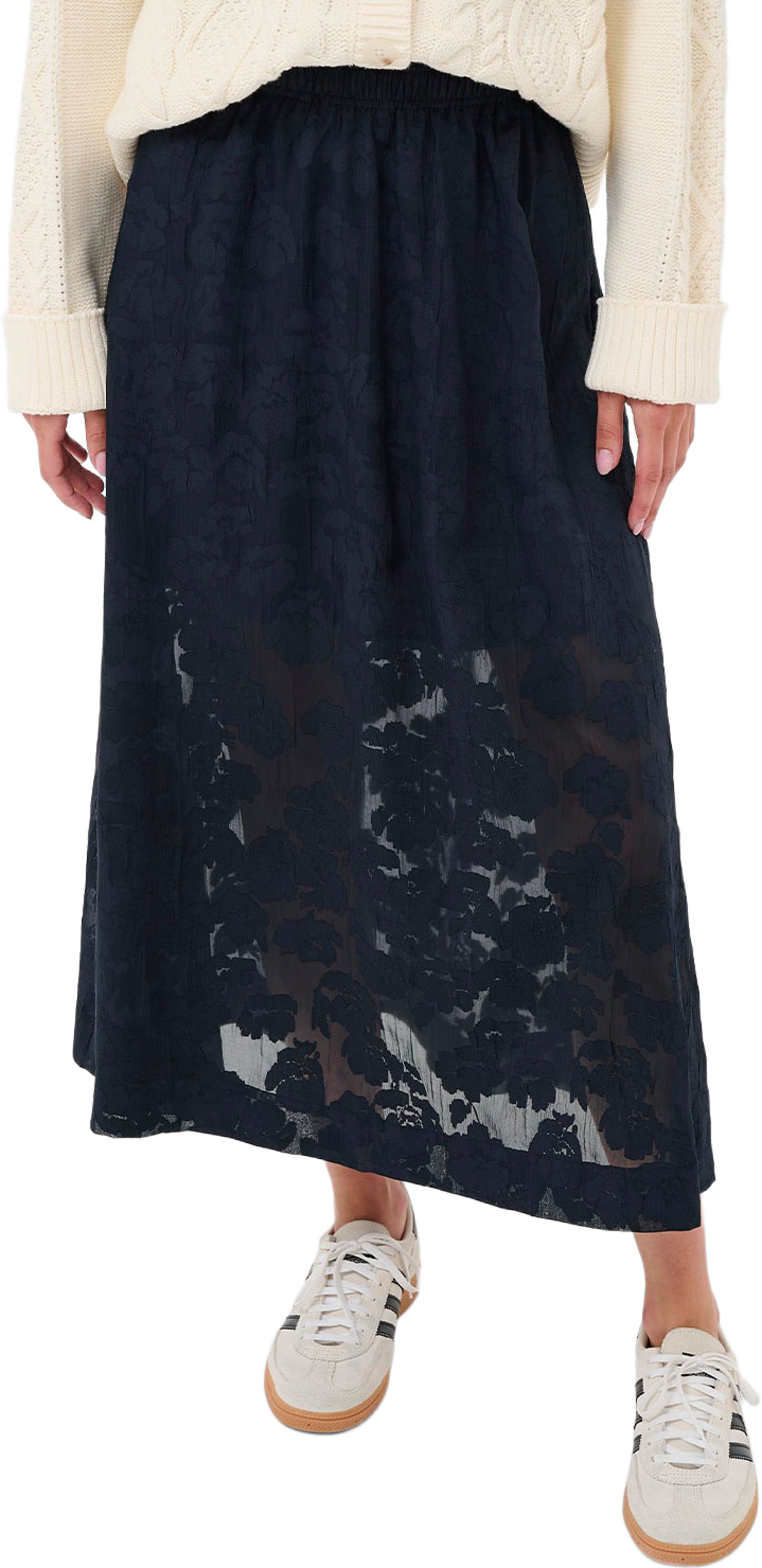 Zoya SK, från Part Two, i färgen Dark Navy Blurred Flower. Klicka för att öppna bilden i stort format