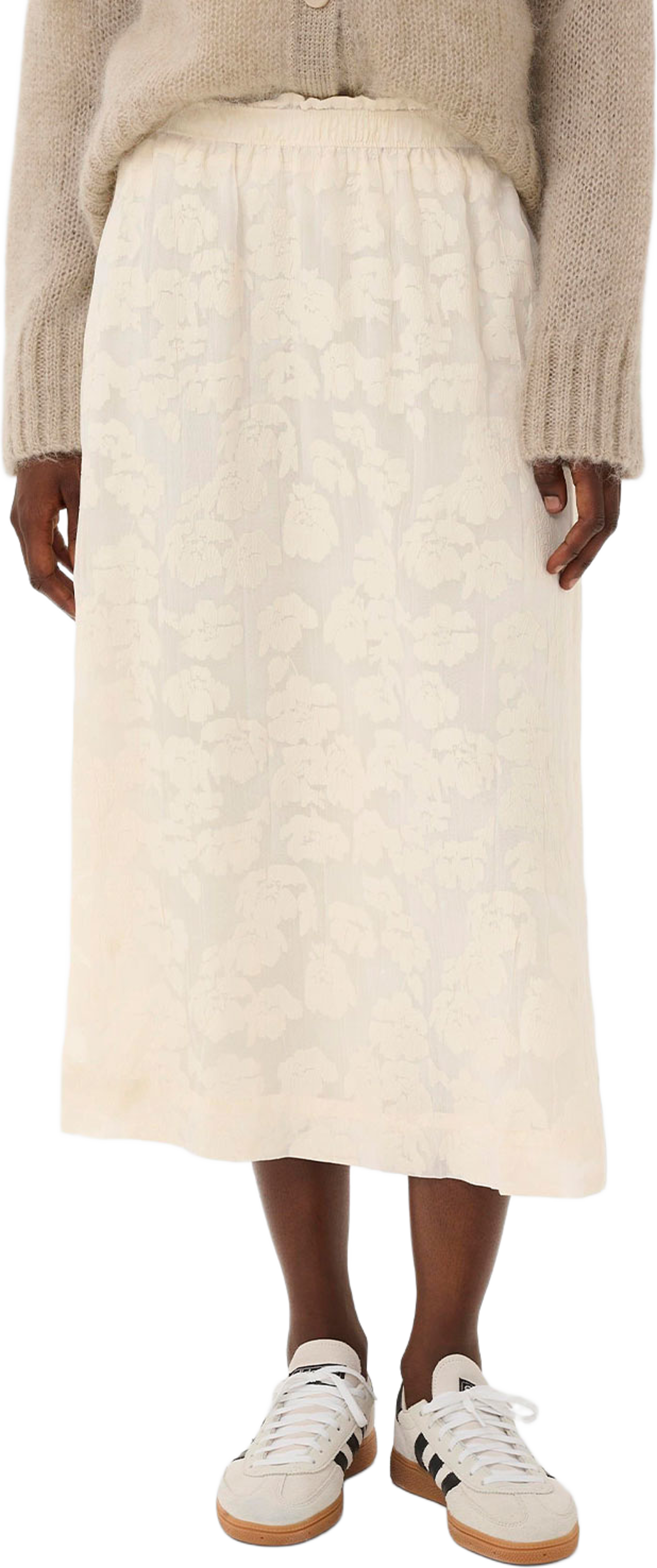 Zoya SK, från Part Two, i färgen Whisper White Blurred Flower. Klicka för att öppna bilden i stort format