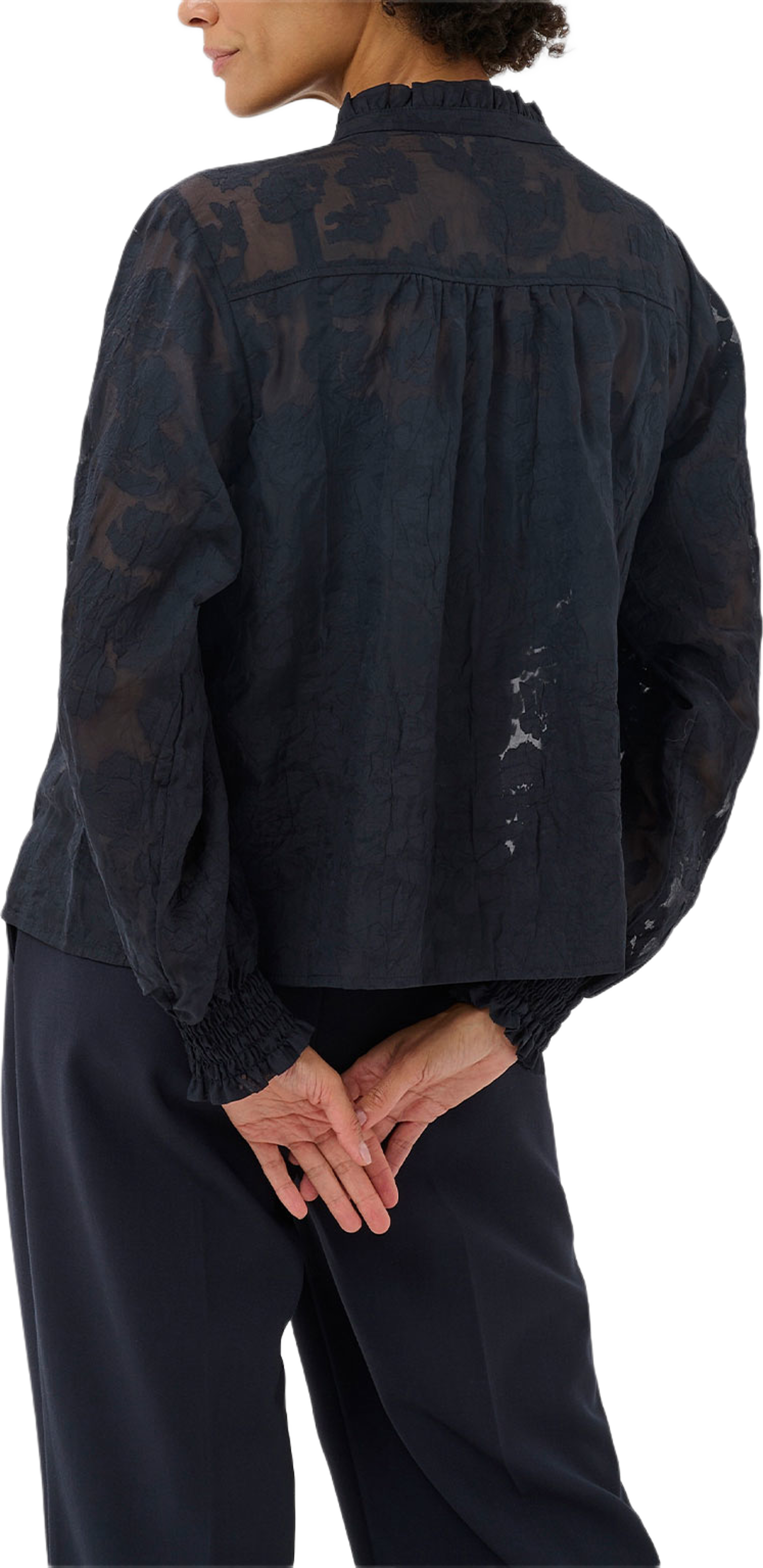 Zayan BL, från Part Two, i färgen Dark Navy Blurred Flower. Klicka för att öppna bilden i stort format