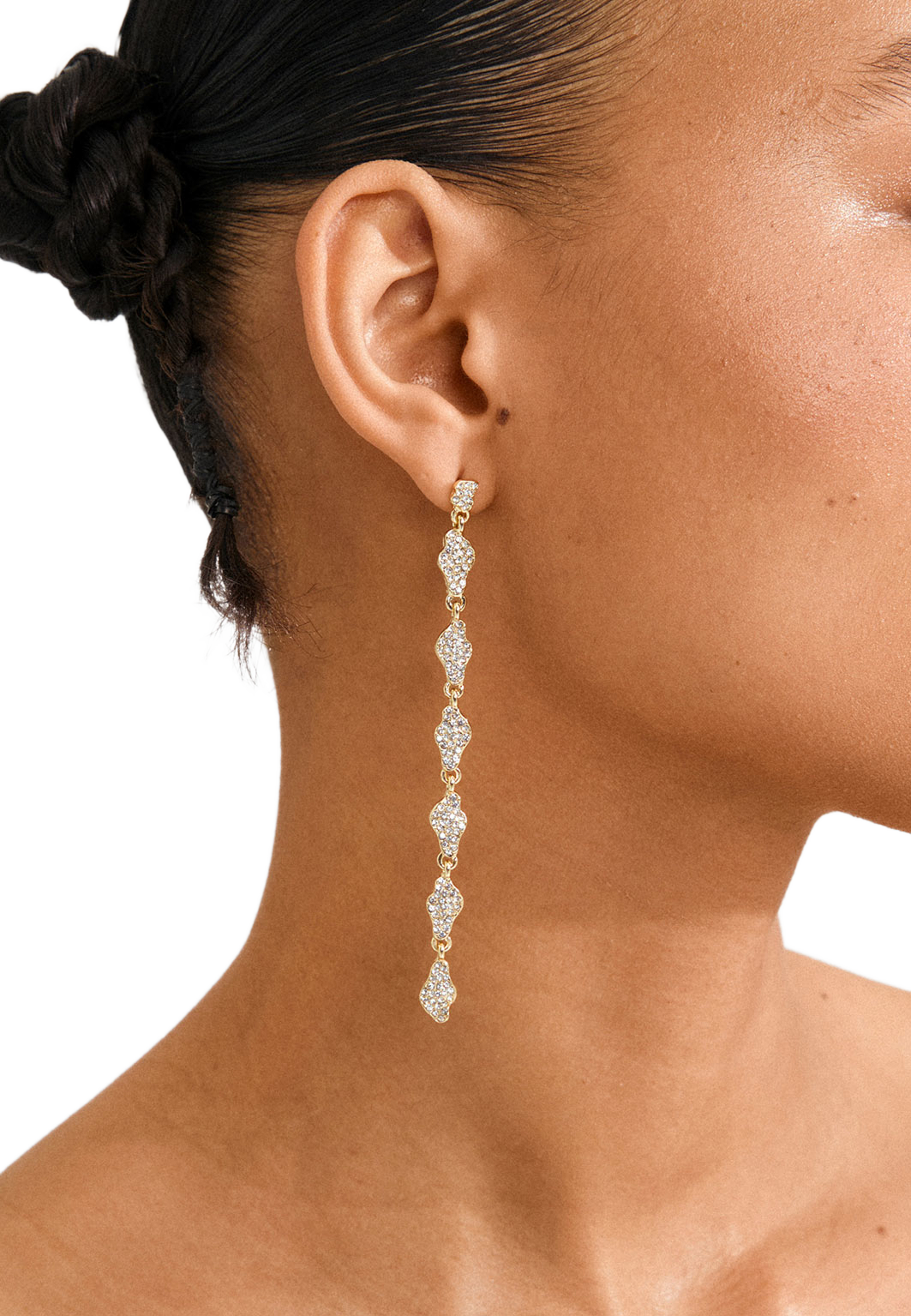 BASIL earrings gold-plated, från Pilgrim, i färgen Gold Plated. Klicka för att öppna bilden i stort format