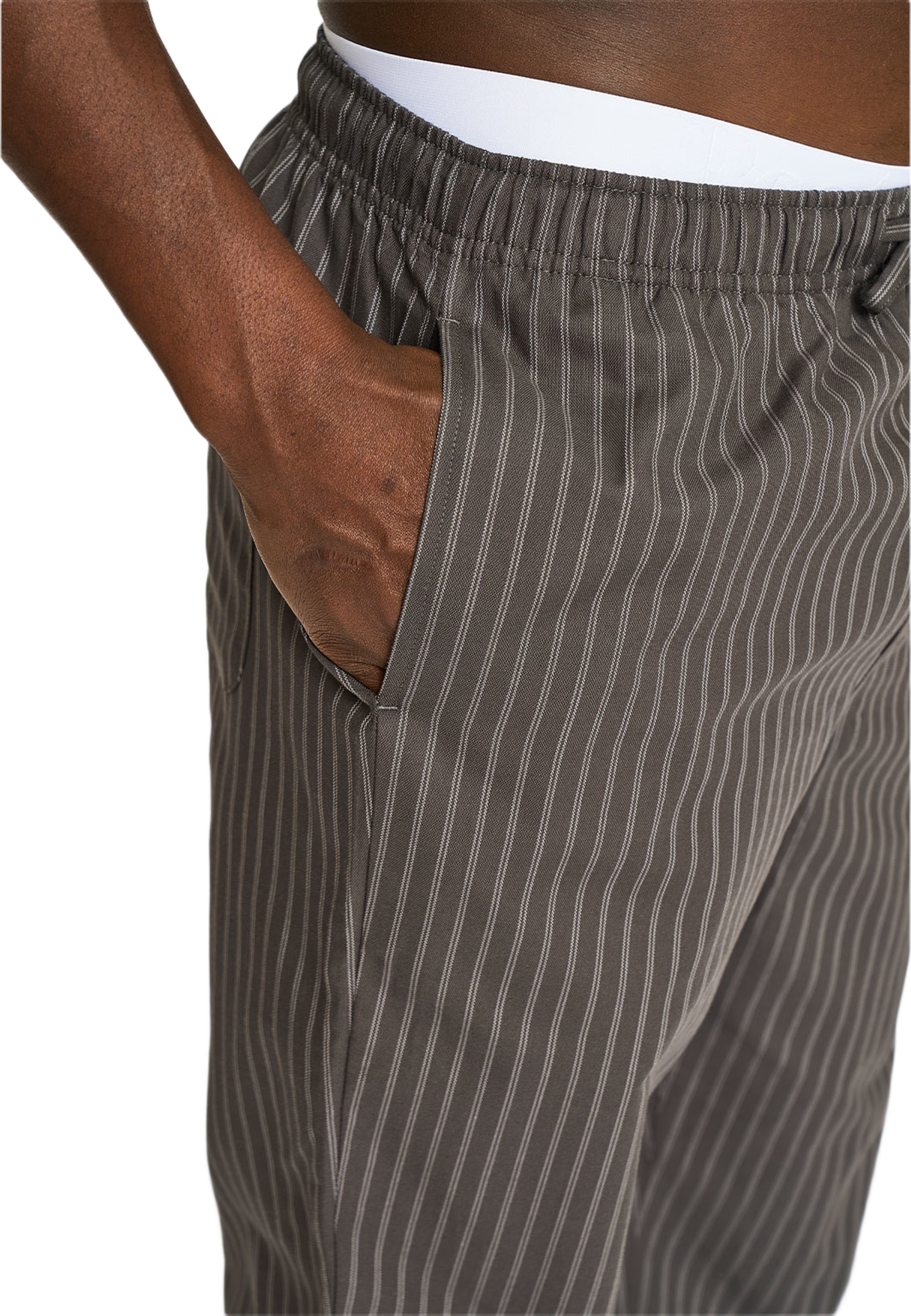 Pyjamasbyxor "Sandman", från Resteröds, i färgen Dark Grey With Stripes. Klicka för att öppna bilden i stort format