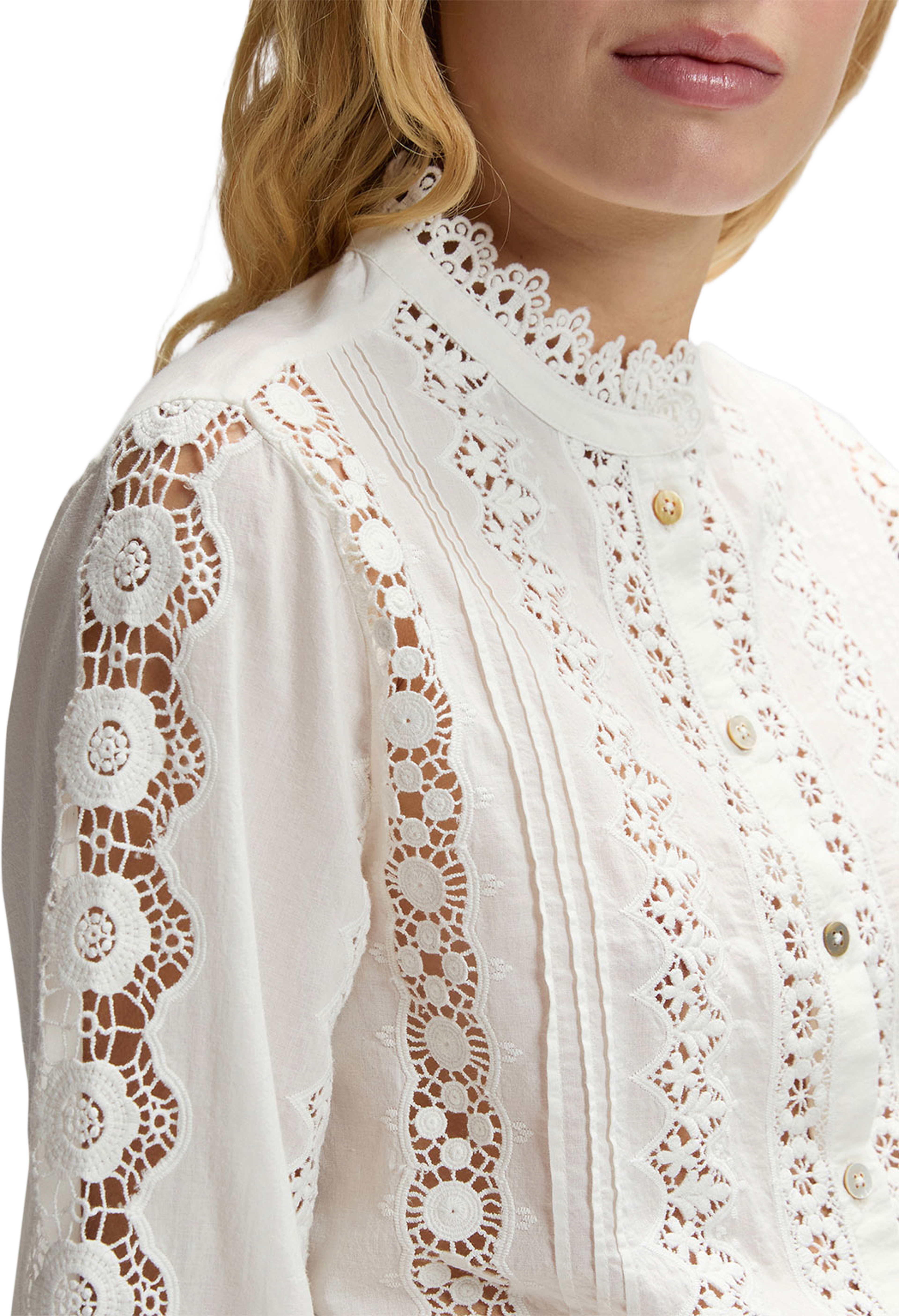 Bohemian Blouse, från Lee, i färgen Bright White. Klicka för att öppna bilden i stort format