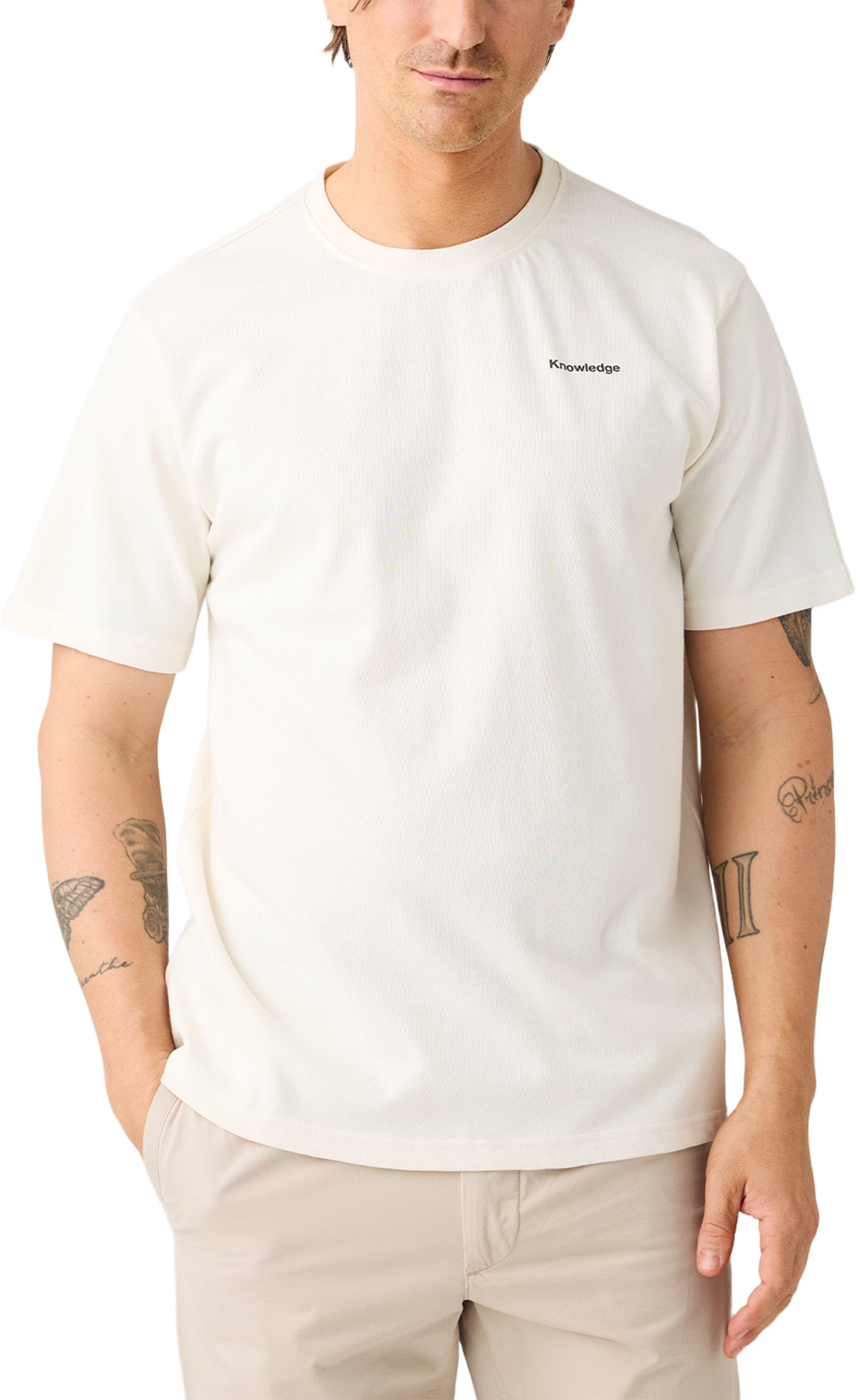 Back print t-shirt, från Knowledge Cotton Apparel, i färgen Egret. Klicka för att öppna bilden i stort format