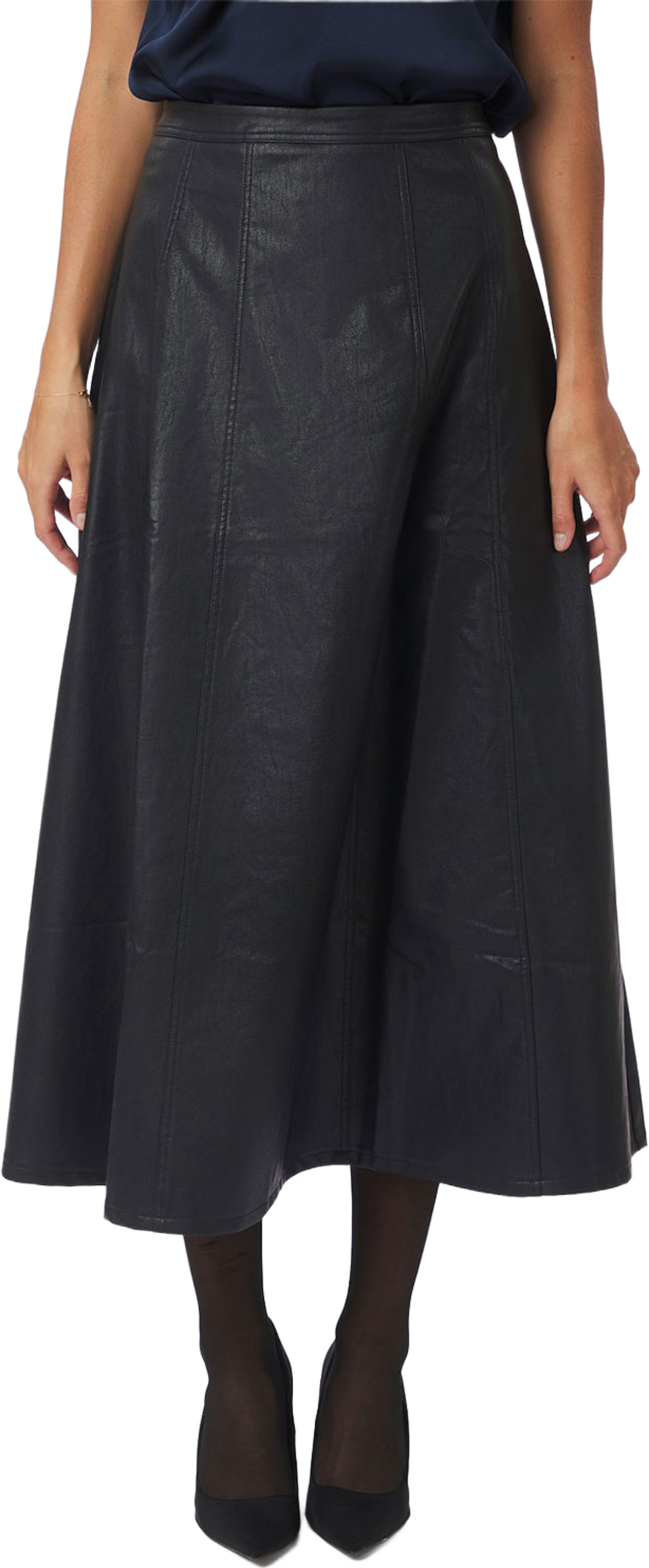 Raya Faux Leather Skirt, från Neo Noir, i färgen Black. Klicka för att öppna bilden i stort format