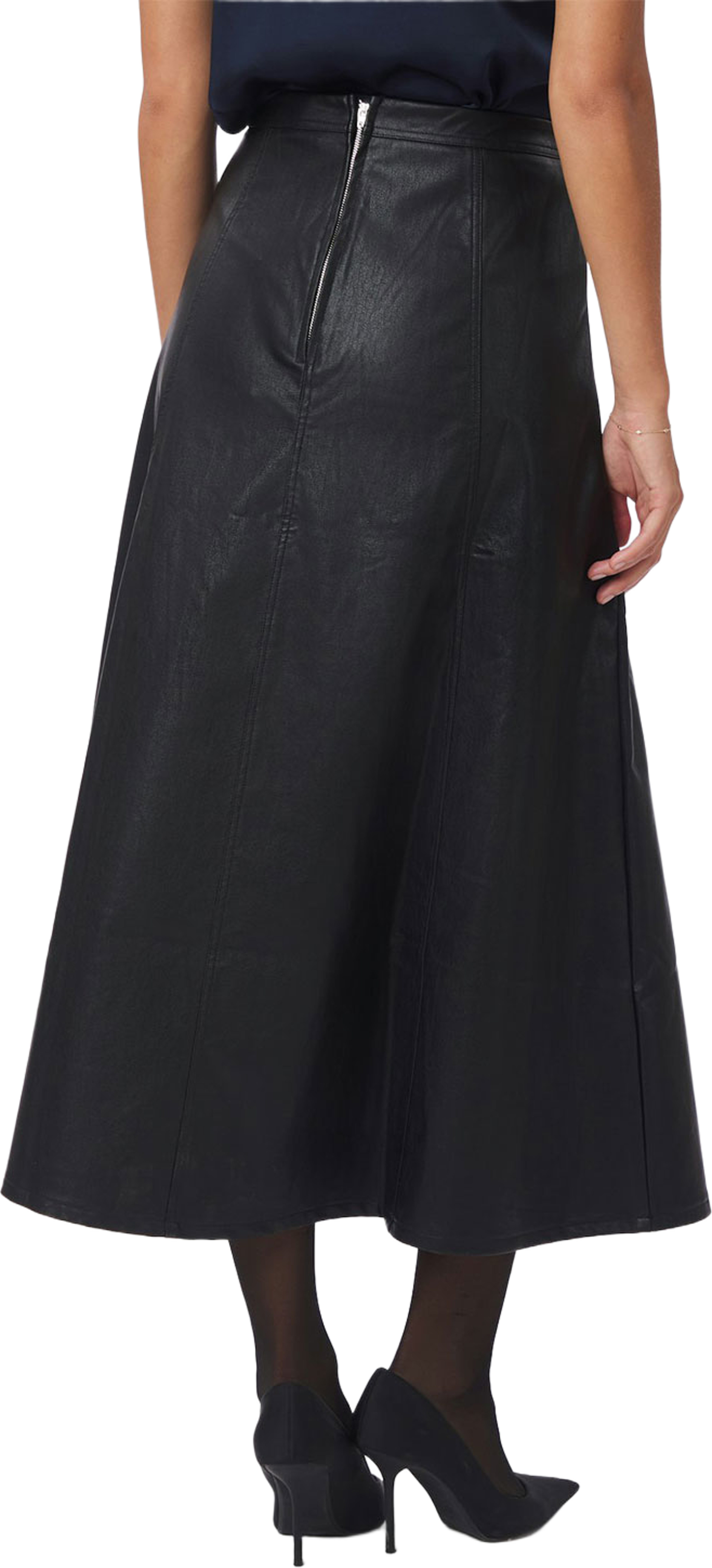 Raya Faux Leather Skirt, från Neo Noir, i färgen Black. Klicka för att öppna bilden i stort format