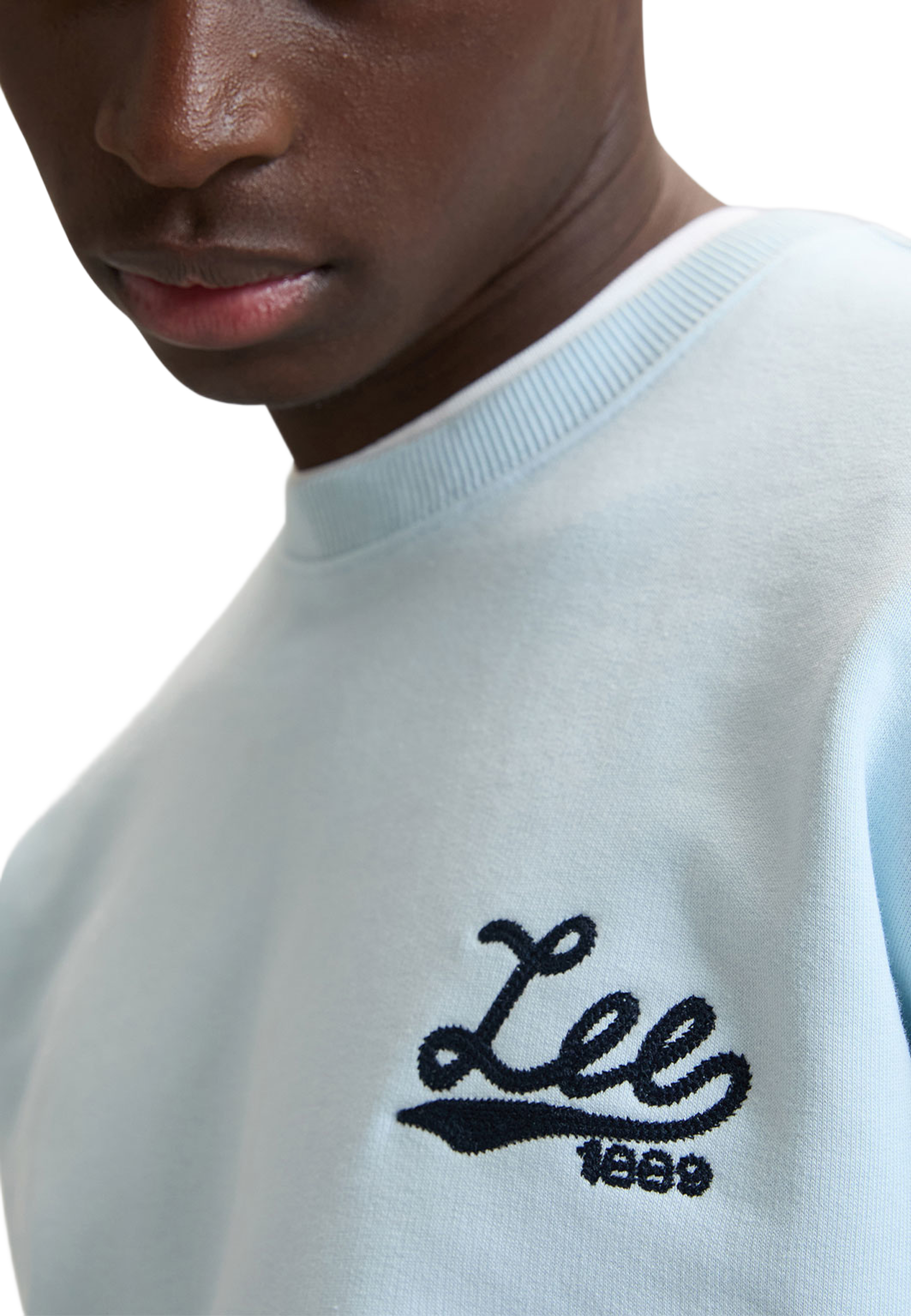 Lee Stitch Crew, från Lee, i färgen Beau Blue. Klicka för att öppna bilden i stort format