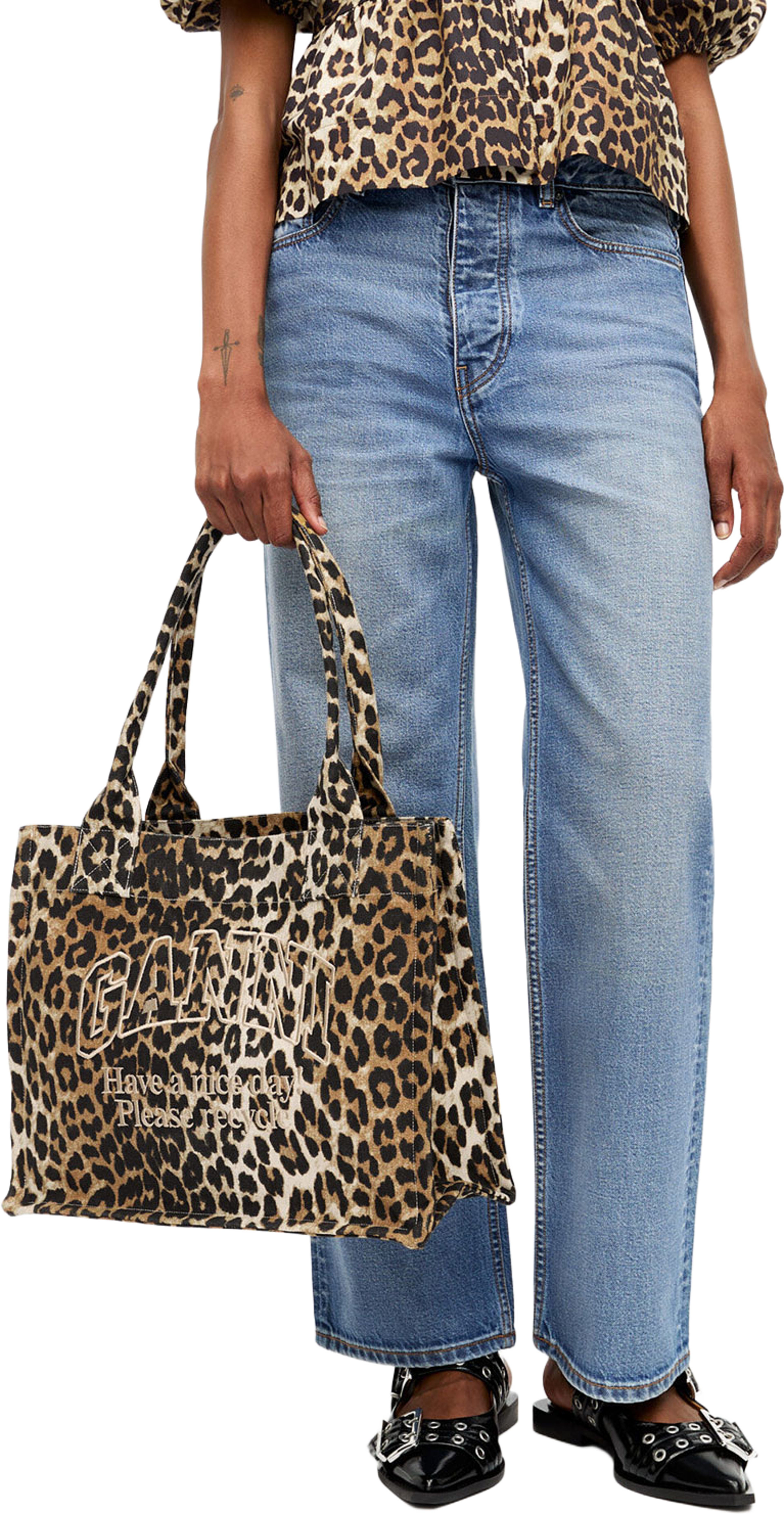 Large Easy Shopper Pocket Print, från GANNI, i färgen Leopard. Klicka för att öppna bilden i stort format