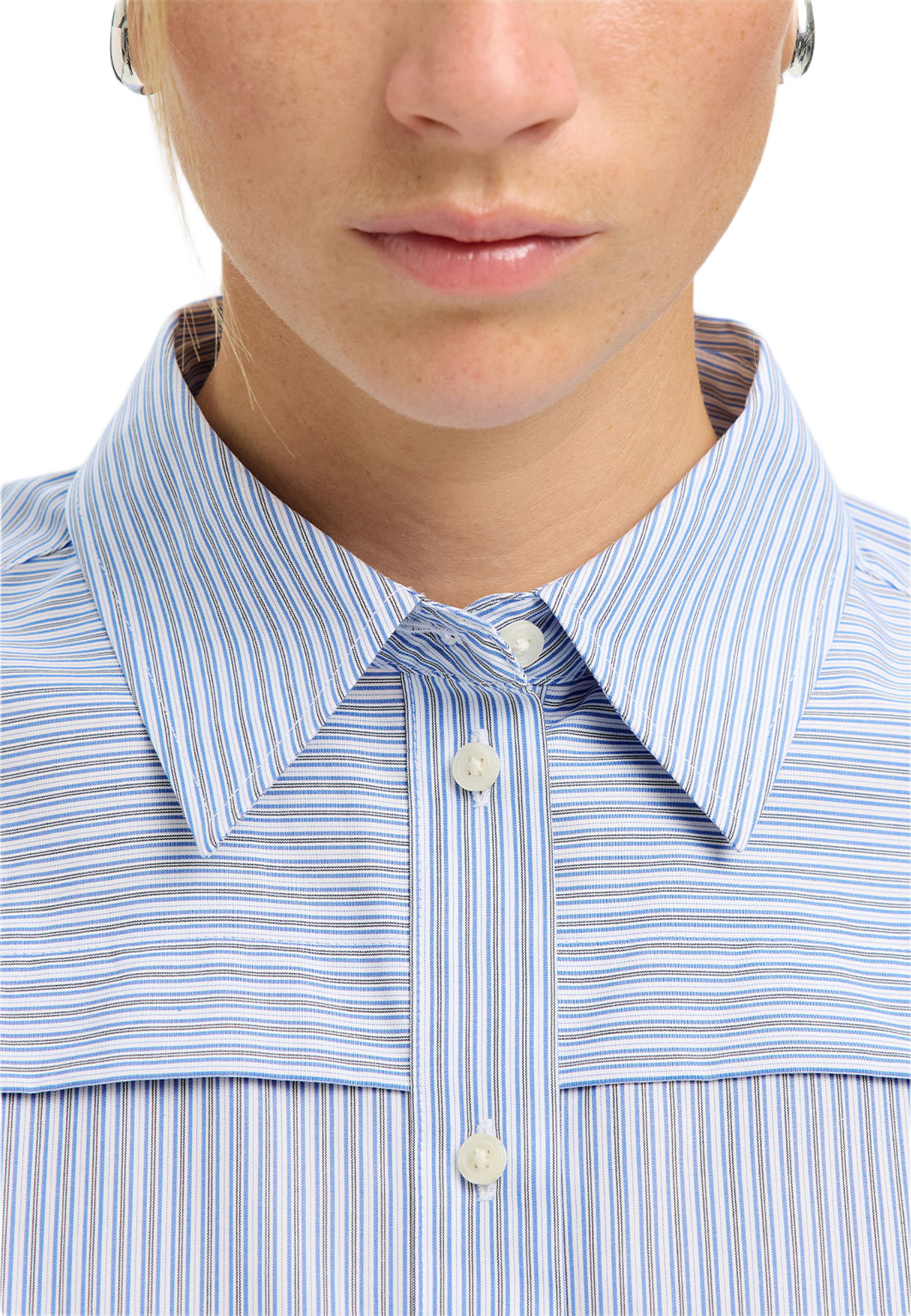 SLFALLISON Oversized Skjorta, från Selected Femme, i färgen Cashmere Blue Stripe. Klicka för att öppna bilden i stort format