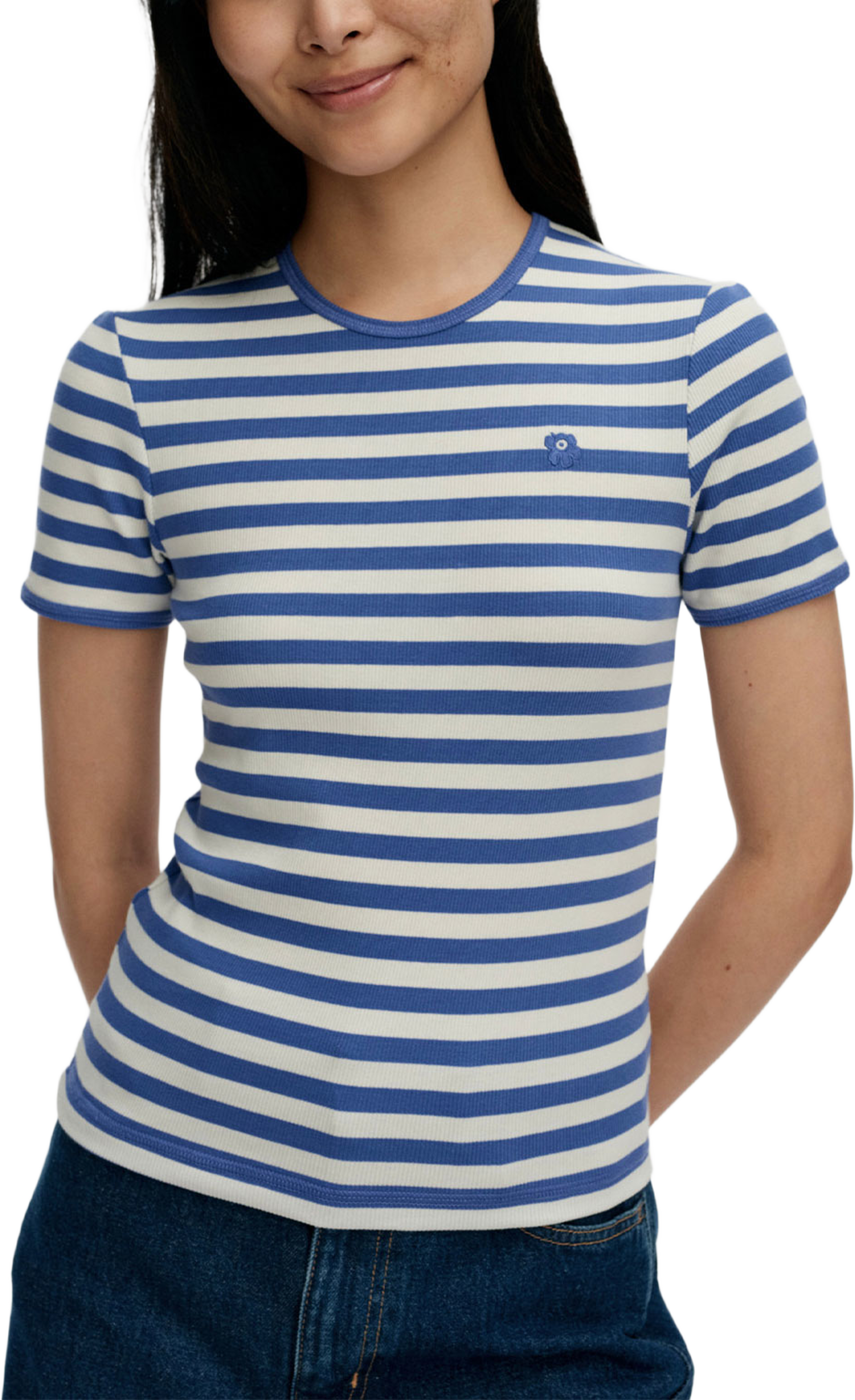 Kukkea Tasaraita Unikko, från Marimekko, i färgen Blue, Off White. Klicka för att öppna bilden i stort format