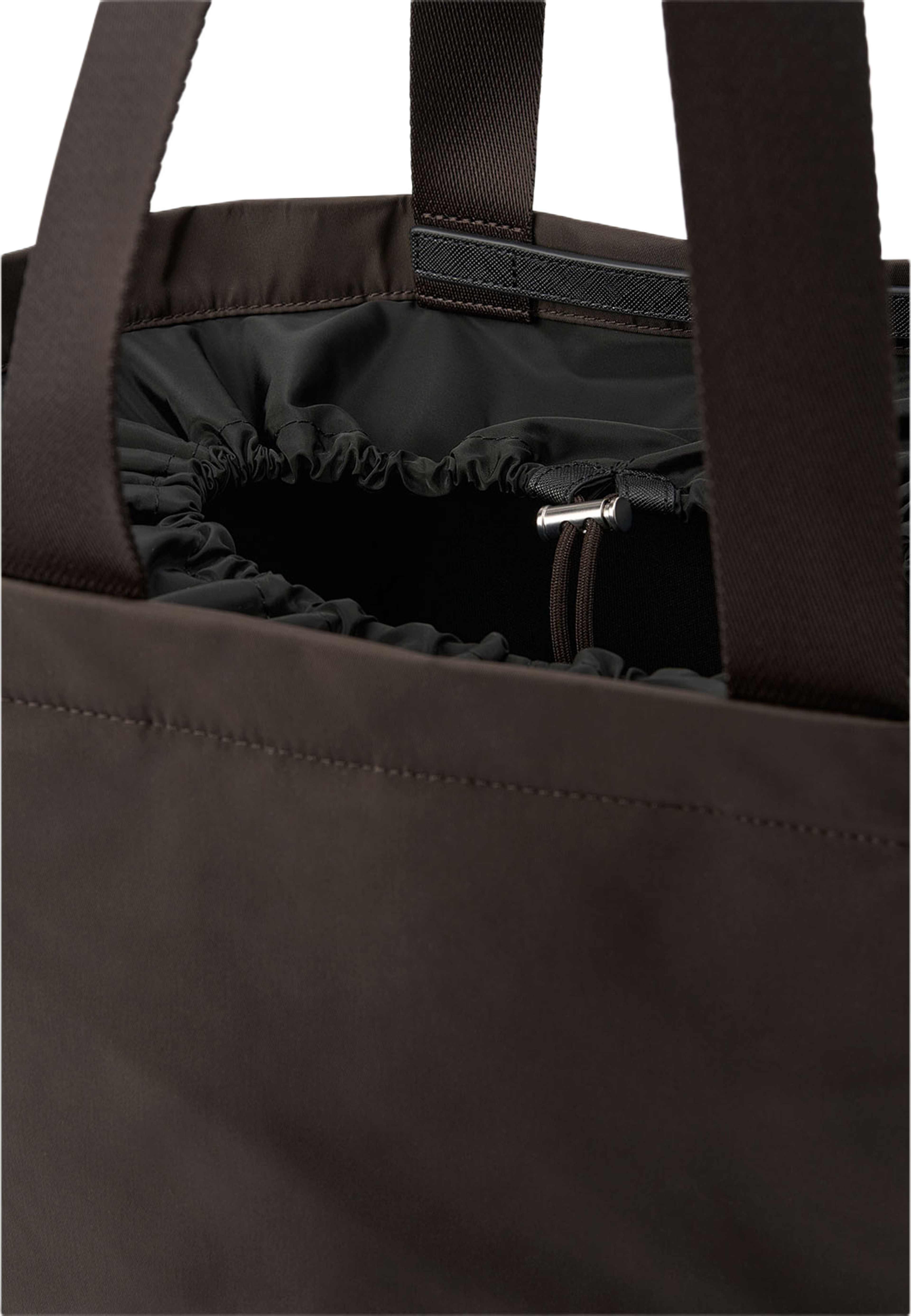 Pera Tygväska, från Tiger of Sweden, i färgen Dark Brown. Klicka för att öppna bilden i stort format