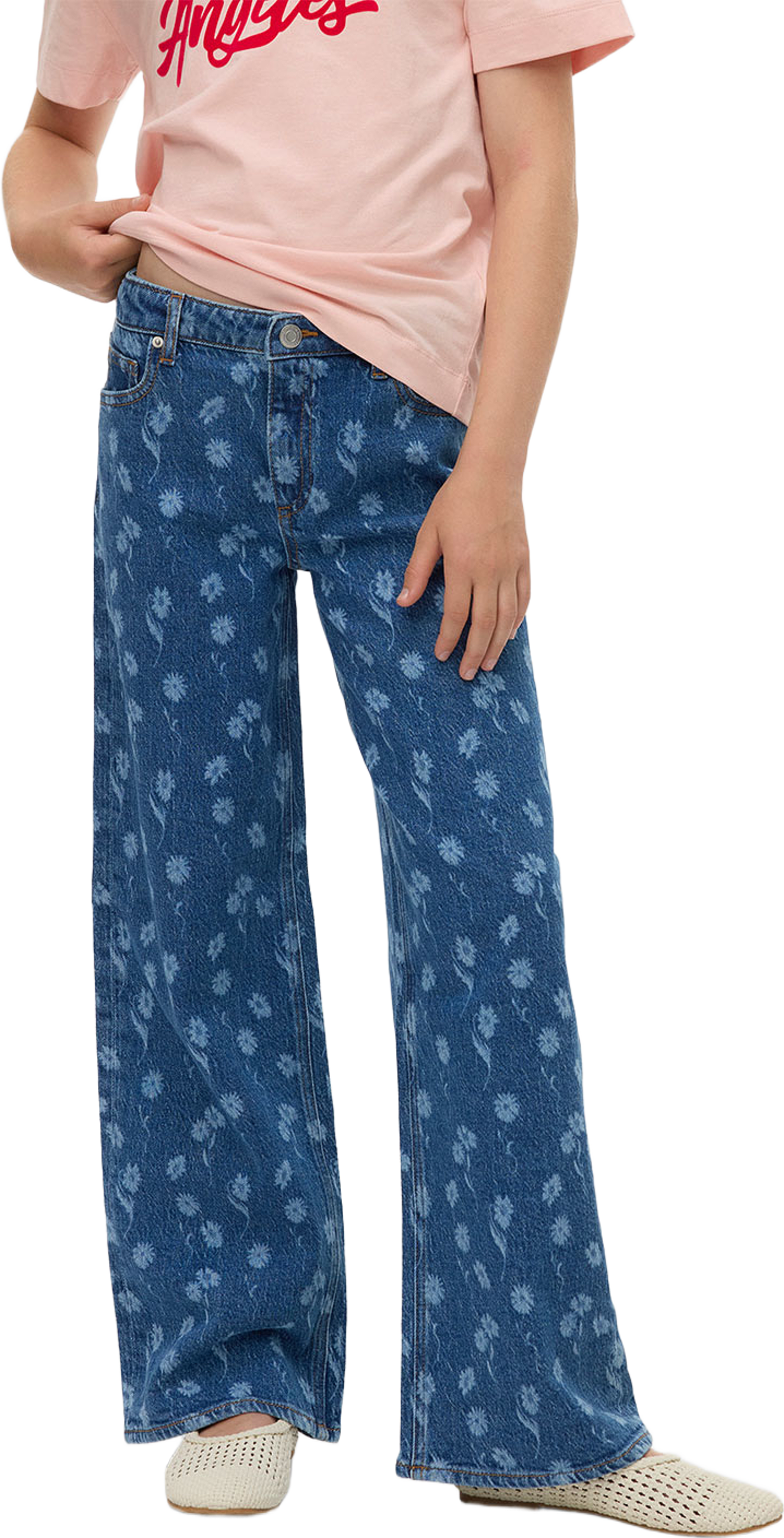 VMTESSA HR WIDE FLOWER DNM J RA380, från Vero Moda Girls, i färgen Medium Blue Denim Flower. Klicka för att öppna bilden i stort format
