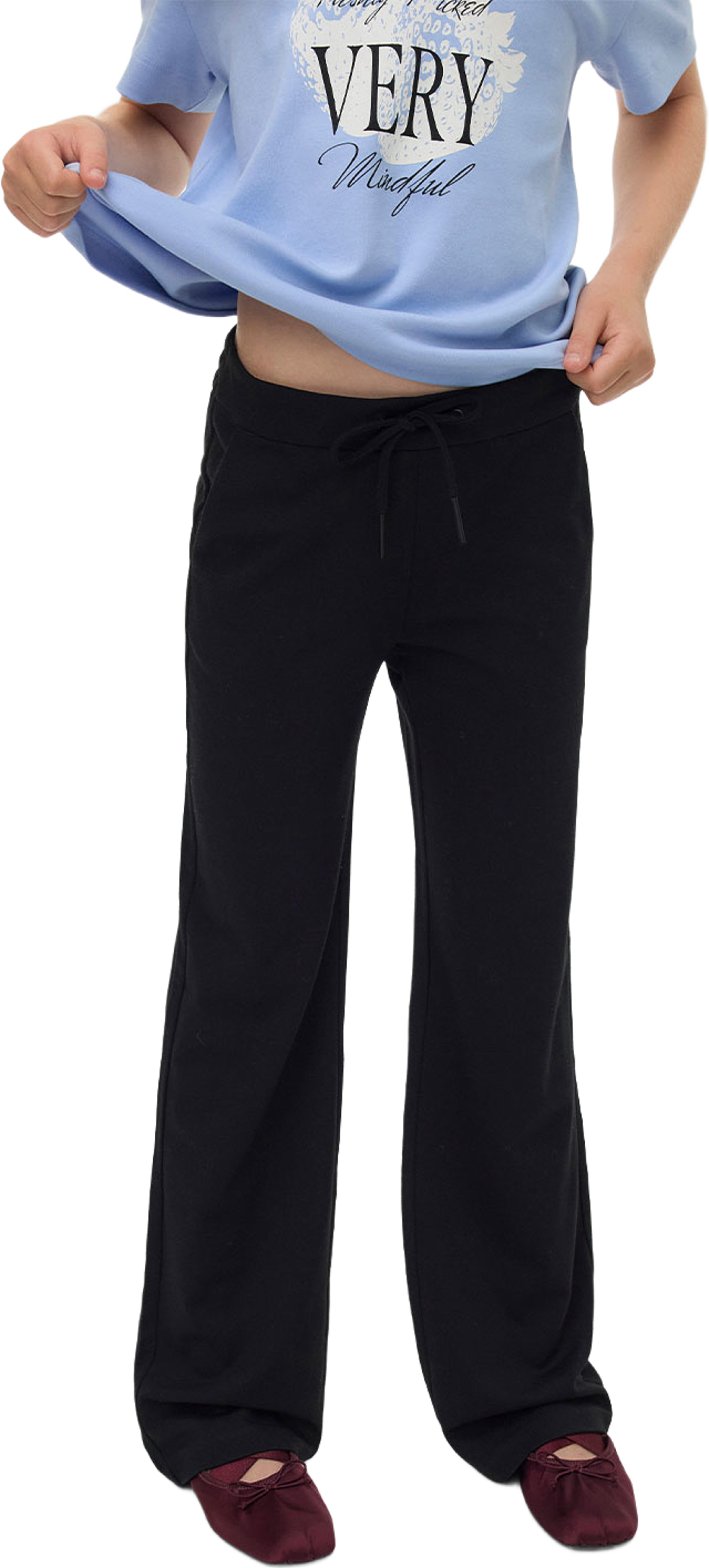 VMEVA MW STRAIGHT STRING PANT, från Vero Moda Girls, i färgen Black. Klicka för att öppna bilden i stort format