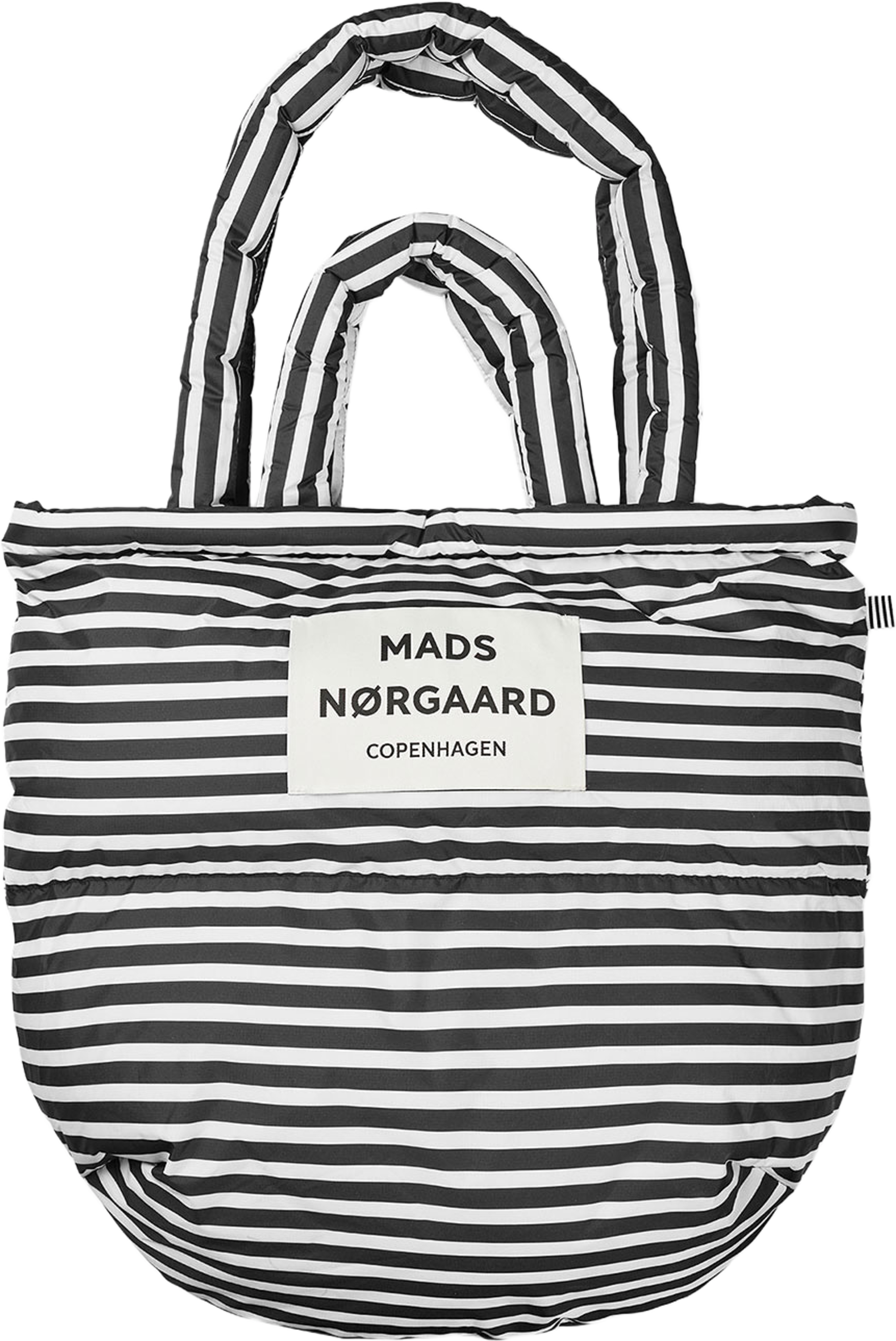 Light Ripstop Pillow Bag AOP, från Mads Nørgaard, i färgen Black/White. Klicka för att öppna bilden i stort format