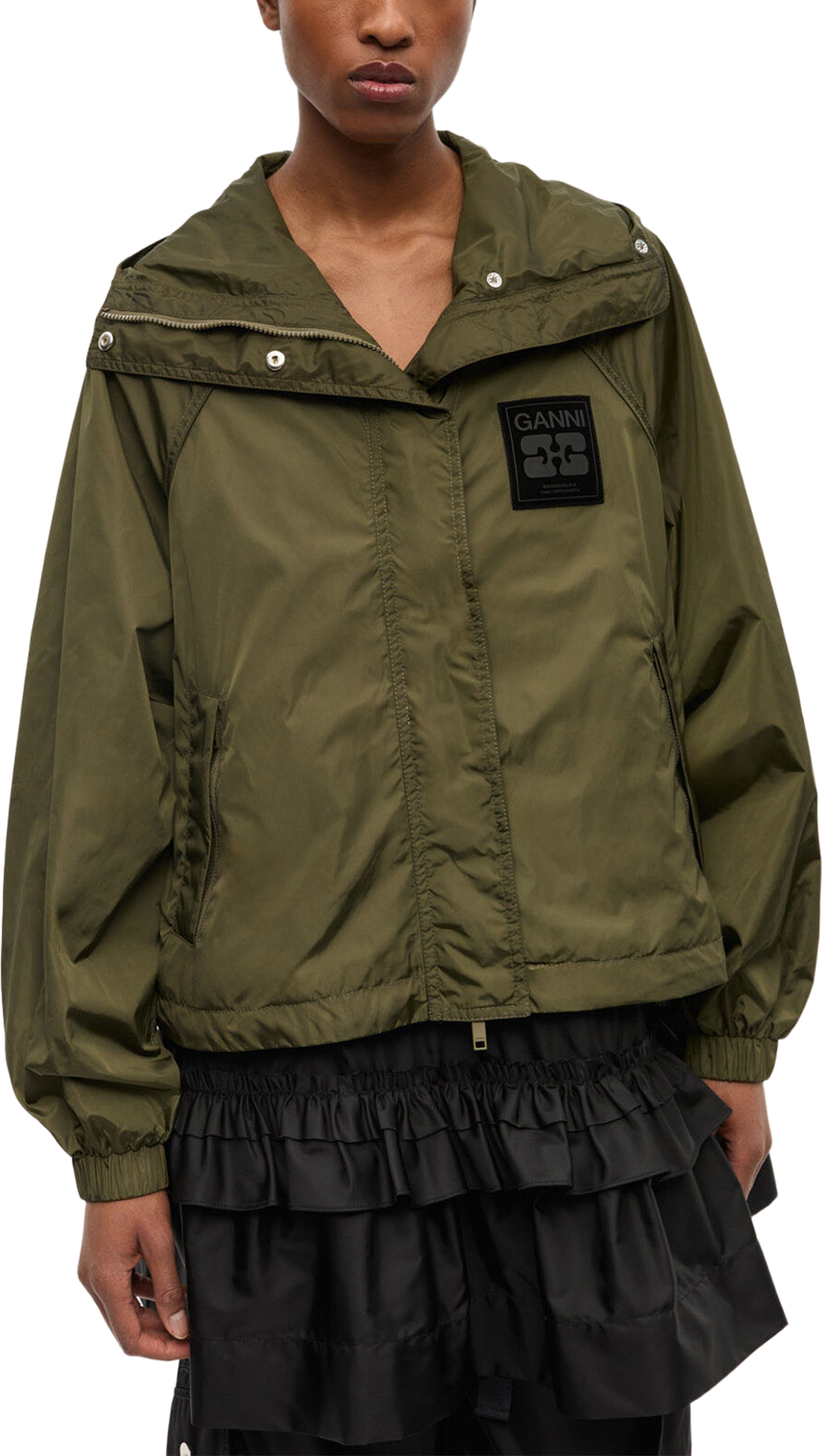 Flyweight Nylon Jacket, från GANNI, i färgen Kalamata. Klicka för att öppna bilden i stort format