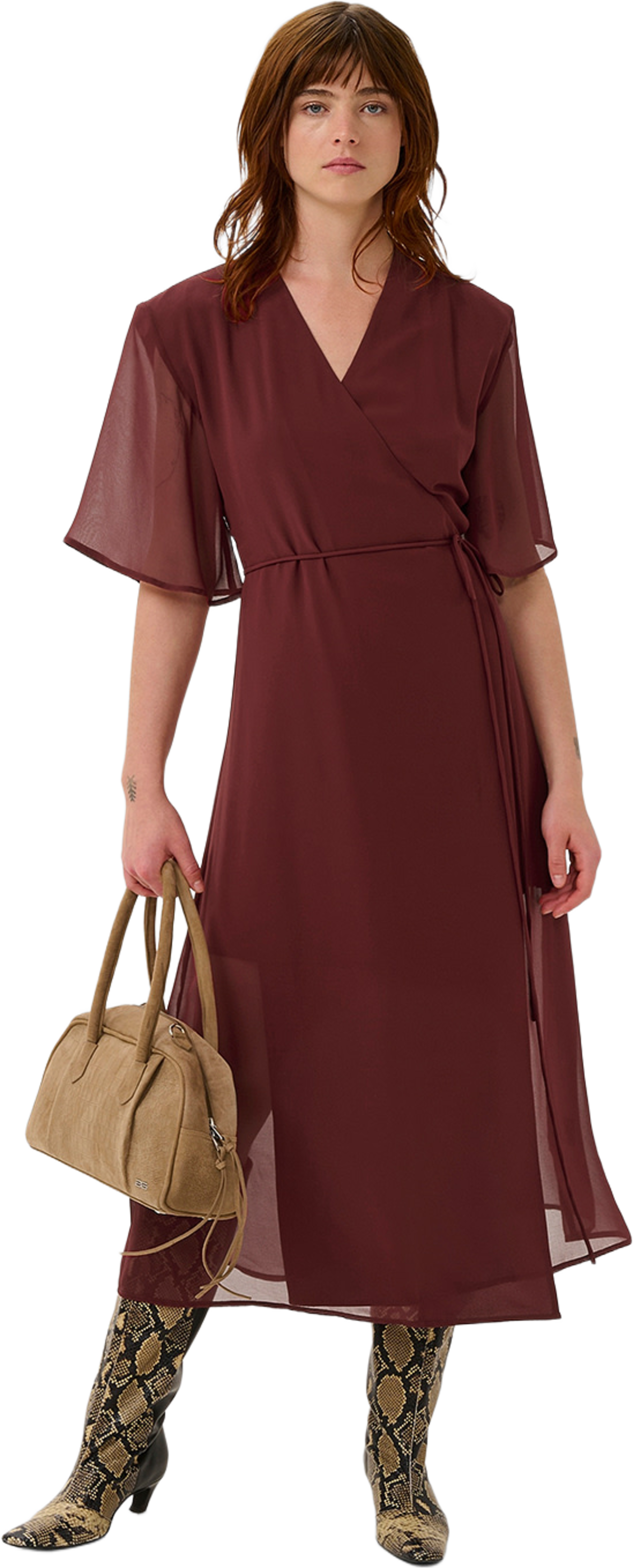 GZdorah wrap dress, från Gestuz, i färgen Cabernet. Klicka för att öppna bilden i stort format