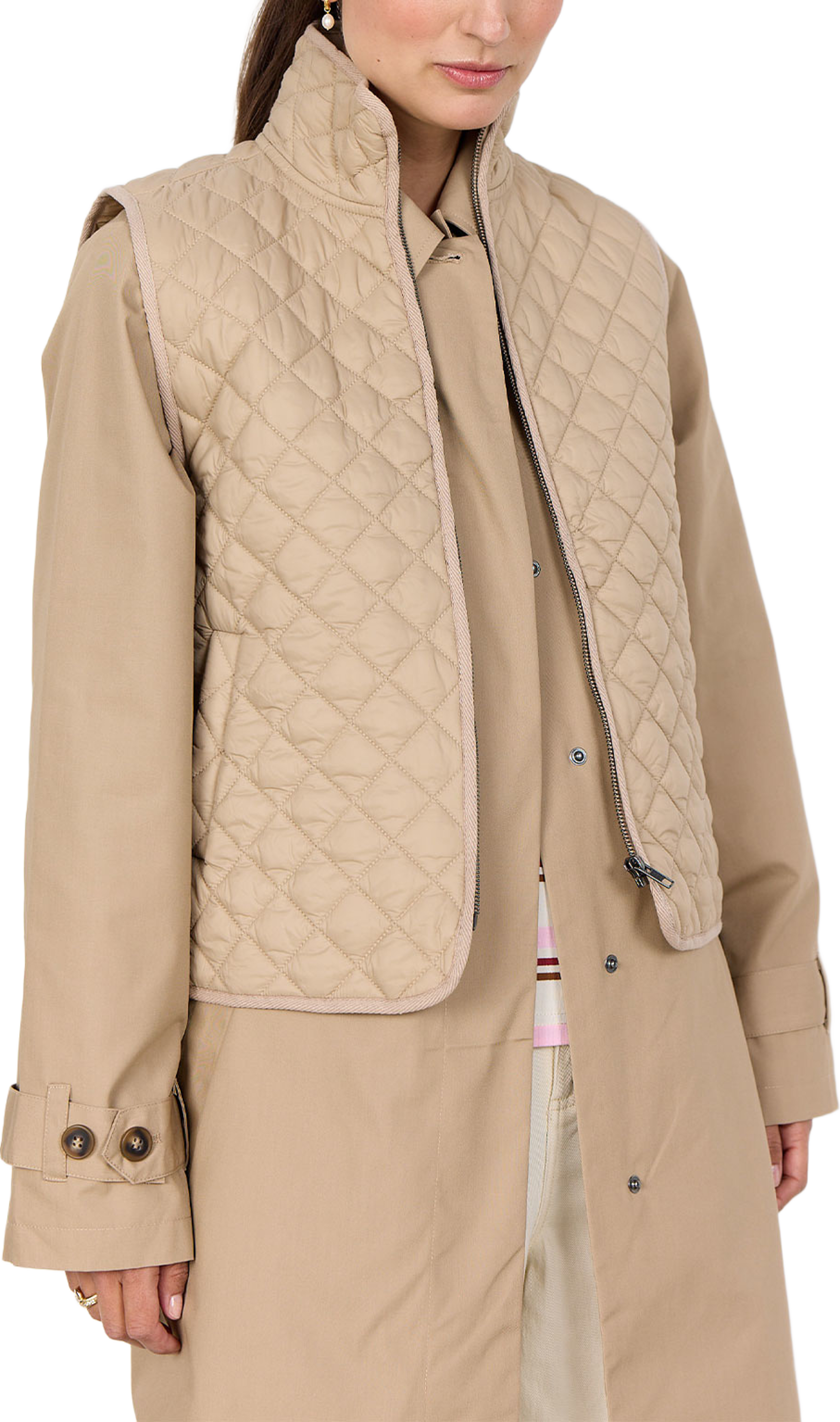 Sc-Benete 1 Waistcoat, från Soyaconcept, i färgen Camel. Klicka för att öppna bilden i stort format