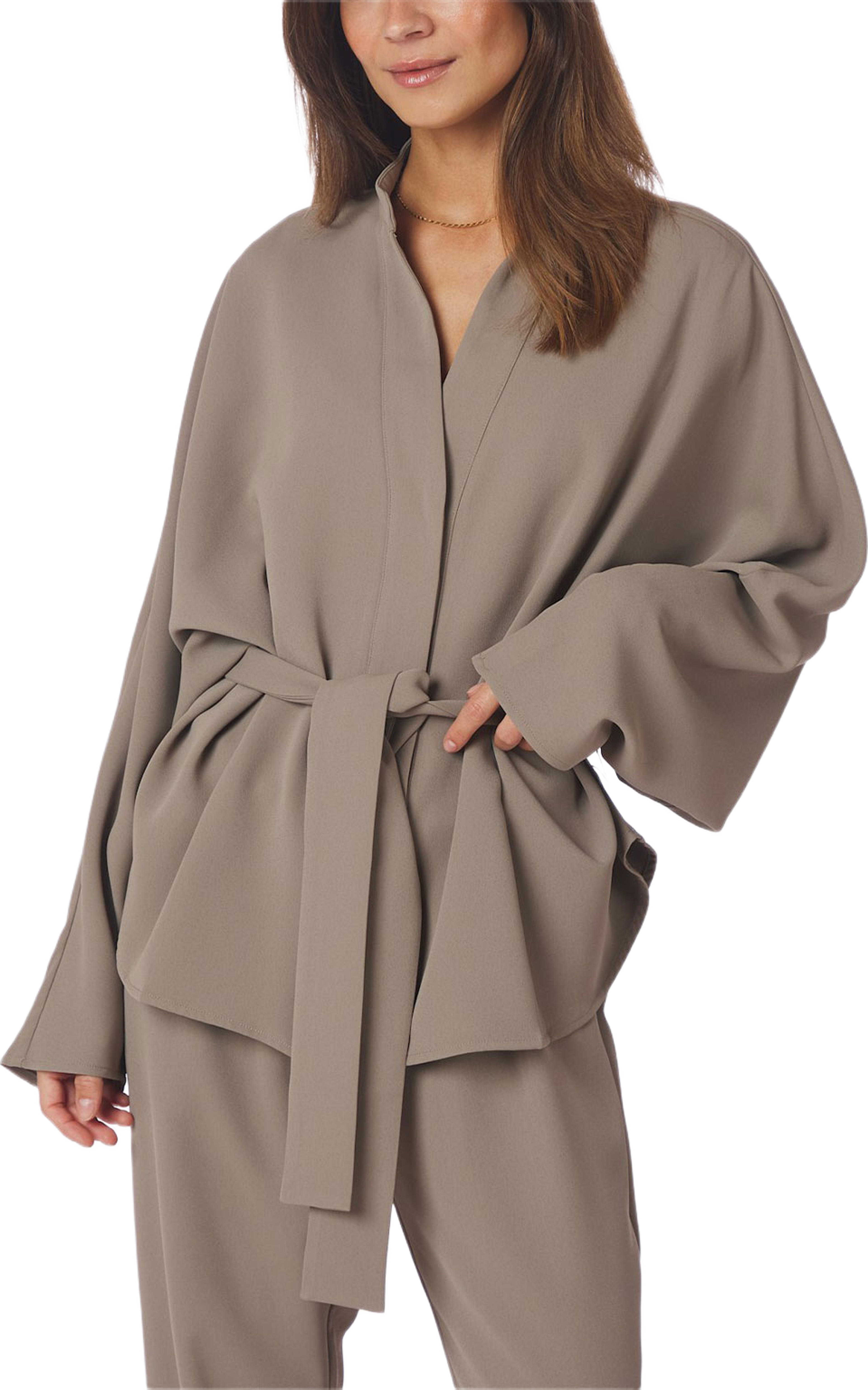 Ellery Crepe Blouse, från Neo Noir, i färgen Taupe. Klicka för att öppna bilden i stort format