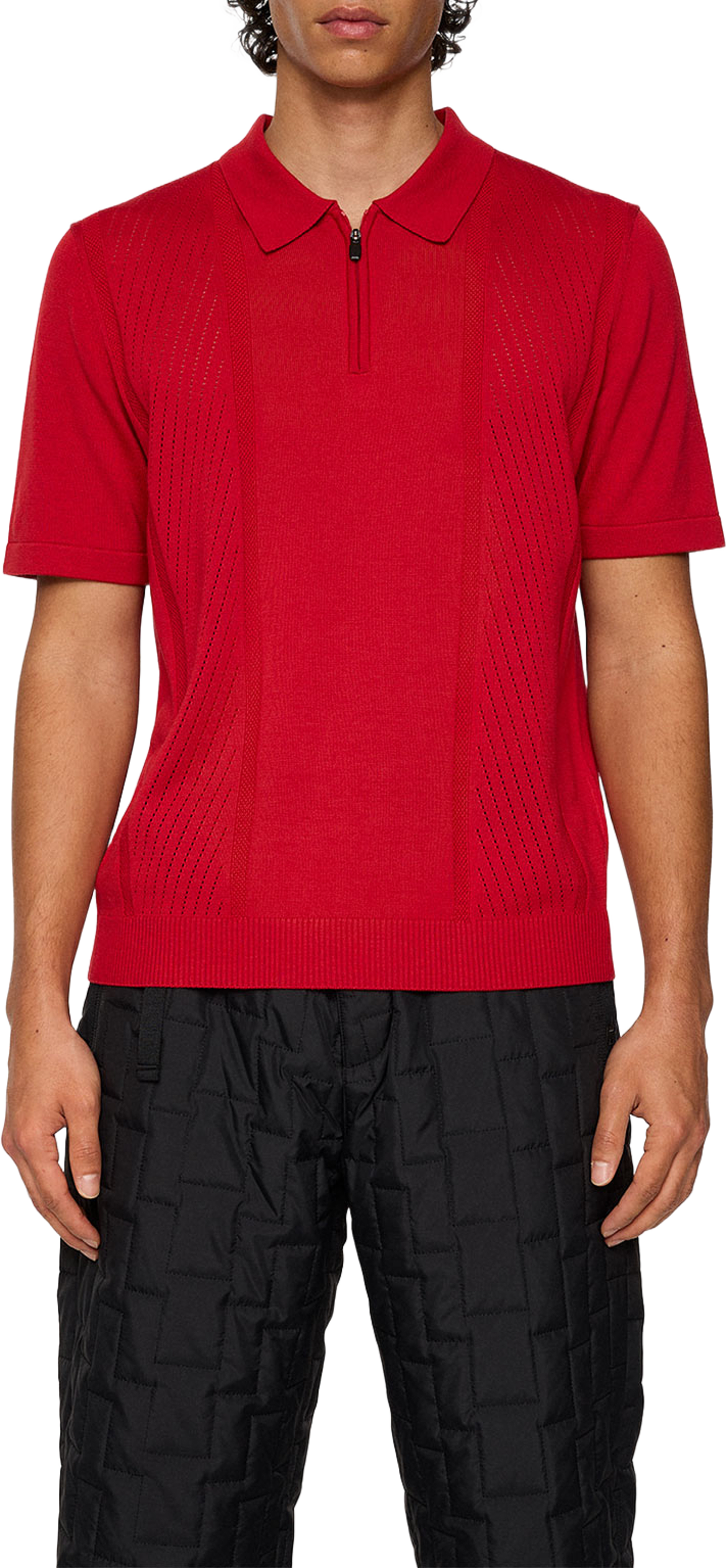 Remy Structure Zip Knit Polo, från J.Lindeberg, i färgen Barbados Cherry. Klicka för att öppna bilden i stort format