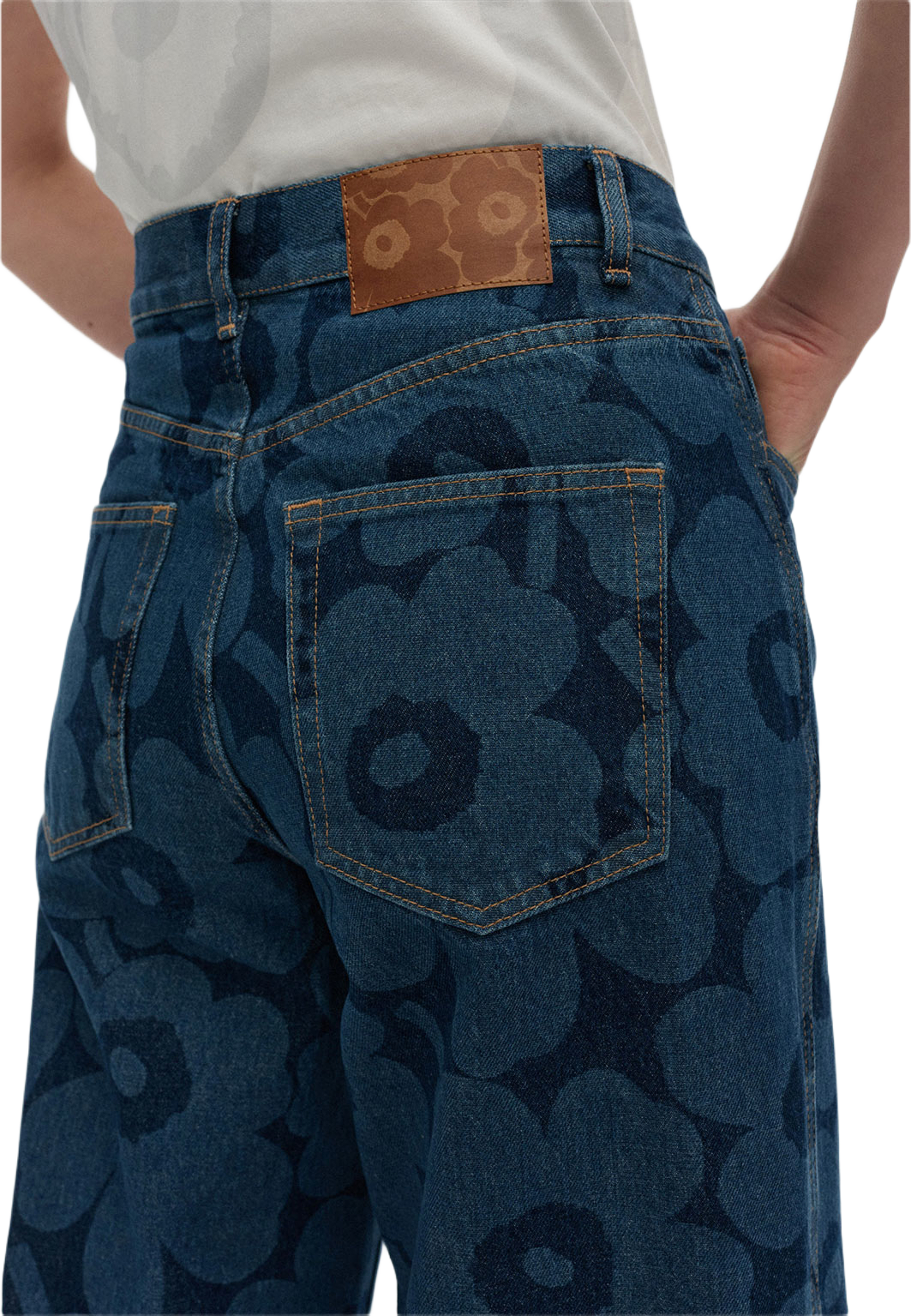 Maridenim Wide Unikko Jeans, från Marimekko, i färgen Mid Indigo. Klicka för att öppna bilden i stort format