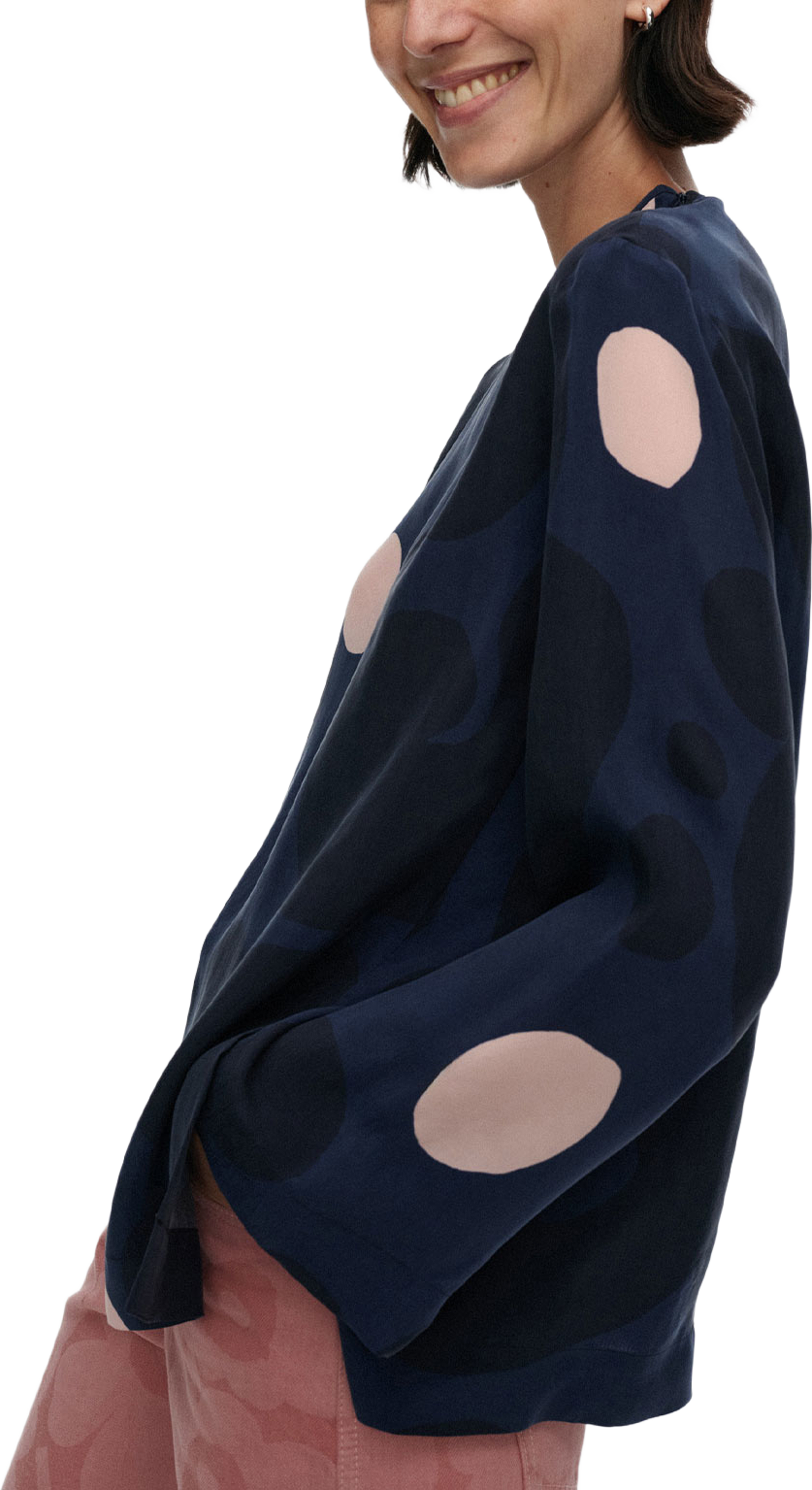 Koota Keidas Blouse, från Marimekko, i färgen Dark Blue, Light Pink. Klicka för att öppna bilden i stort format