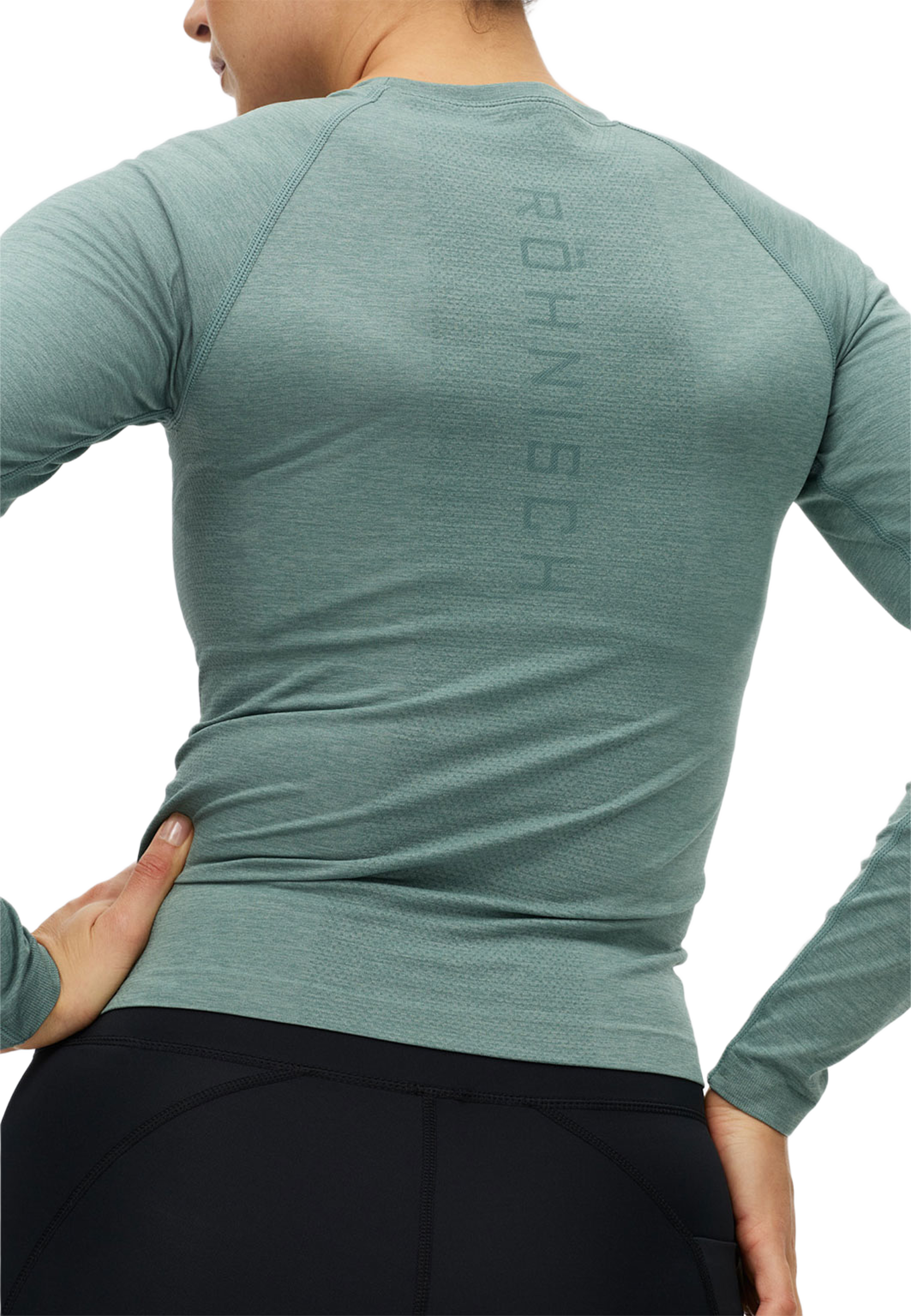 Seamless Flex Long Sleeve, från Röhnisch, i färgen Stormy Sea. Klicka för att öppna bilden i stort format