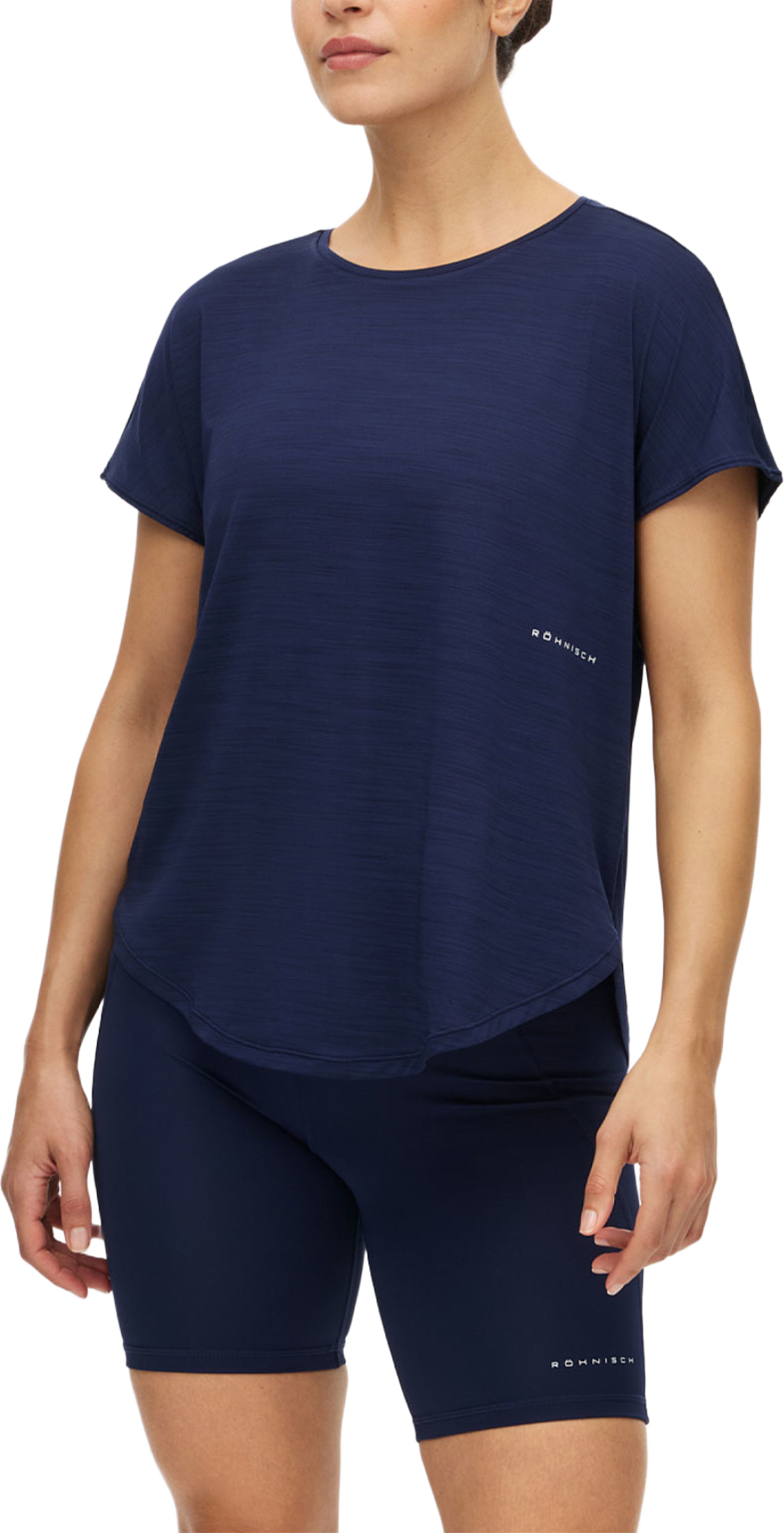 Motion Tee, från Röhnisch, i färgen Indigo. Klicka för att öppna bilden i stort format