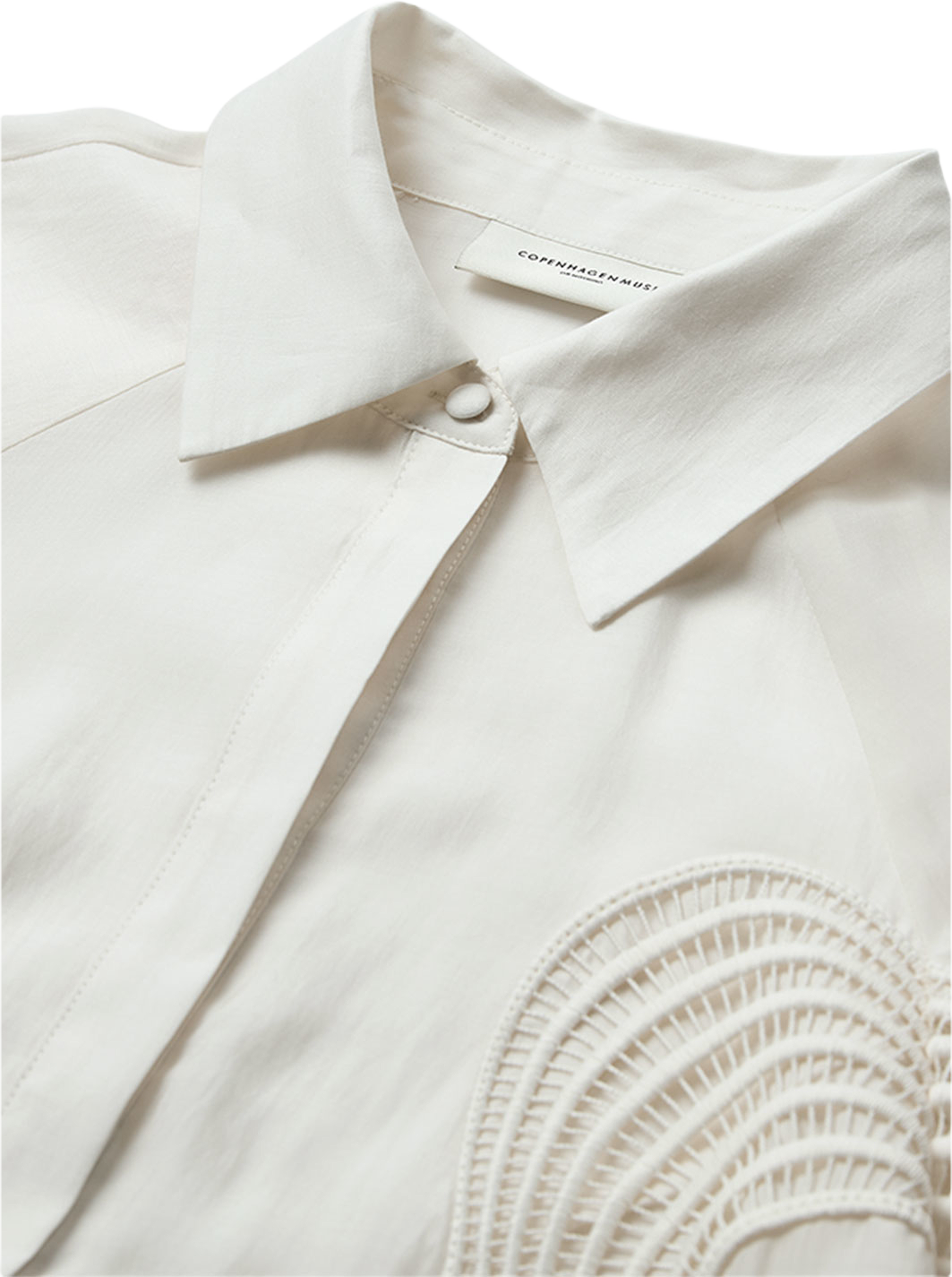 CMMOLLY-SHIRT, från Copenhagen Muse, i färgen Jet Stream. Klicka för att öppna bilden i stort format